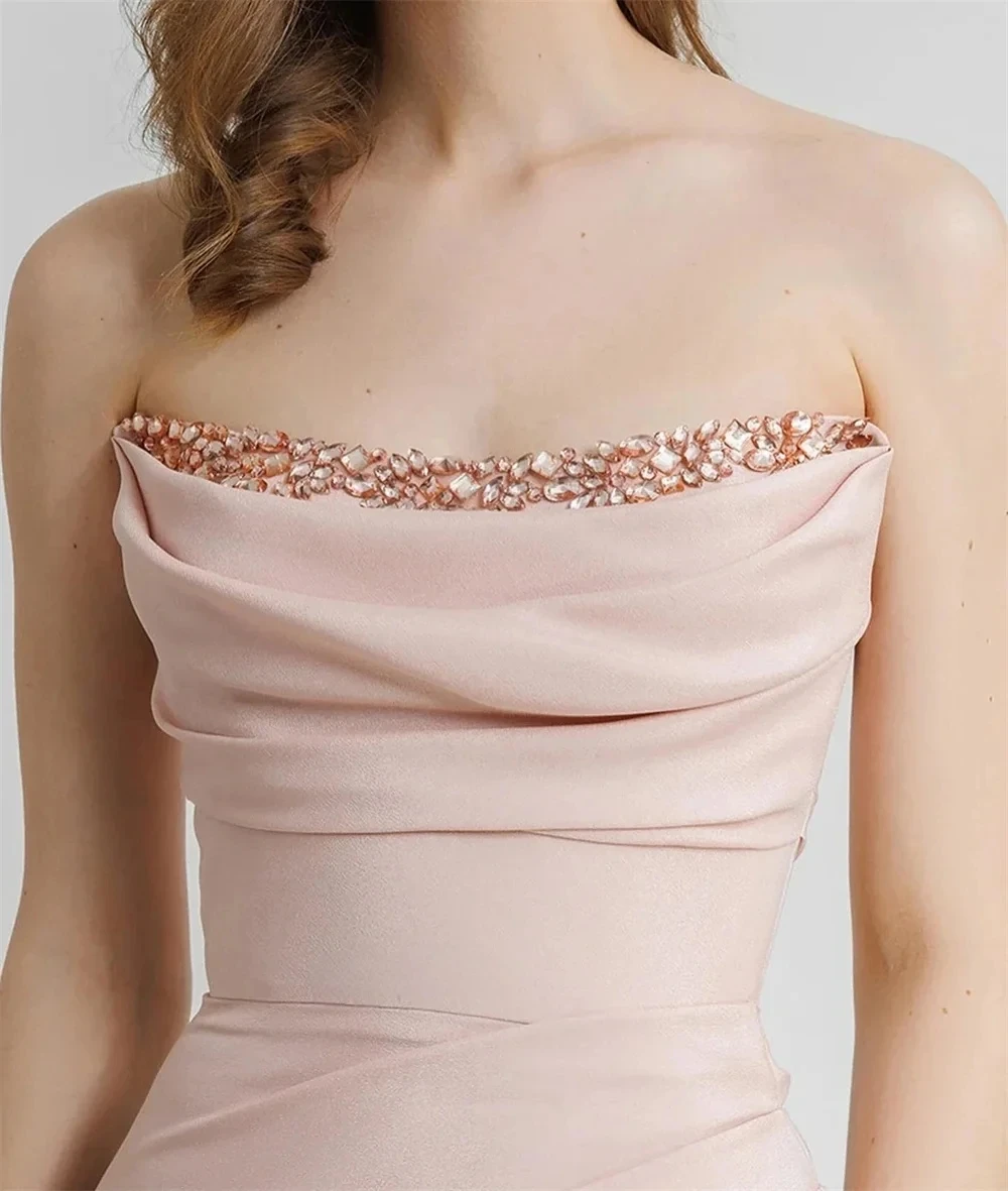 فستان سهرة رسمي أنيق وردي فاتح بدون حمالات خرز ثقيل طول الأرض من الساتان للحفلات الراقصة رداء السهرة