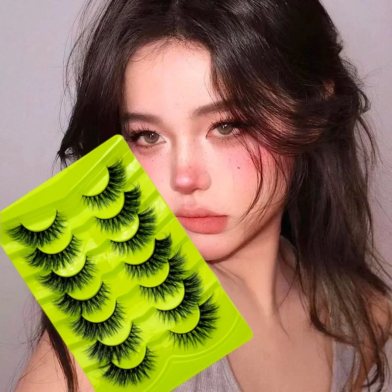 Cílios postiços olho de gato, 7 pares, cílios encaracolados dramáticos, comprimento moderado, estilo vegano natural, perfeito para uso diário