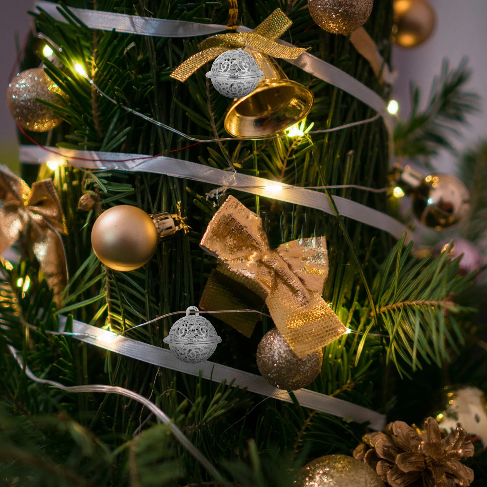 

10pcs Electroplated Hollow-Out Bells Pendant Keychains Christmas Decoration For Bag Purse Diy Craft Tin Alloy Adorns Bell Key