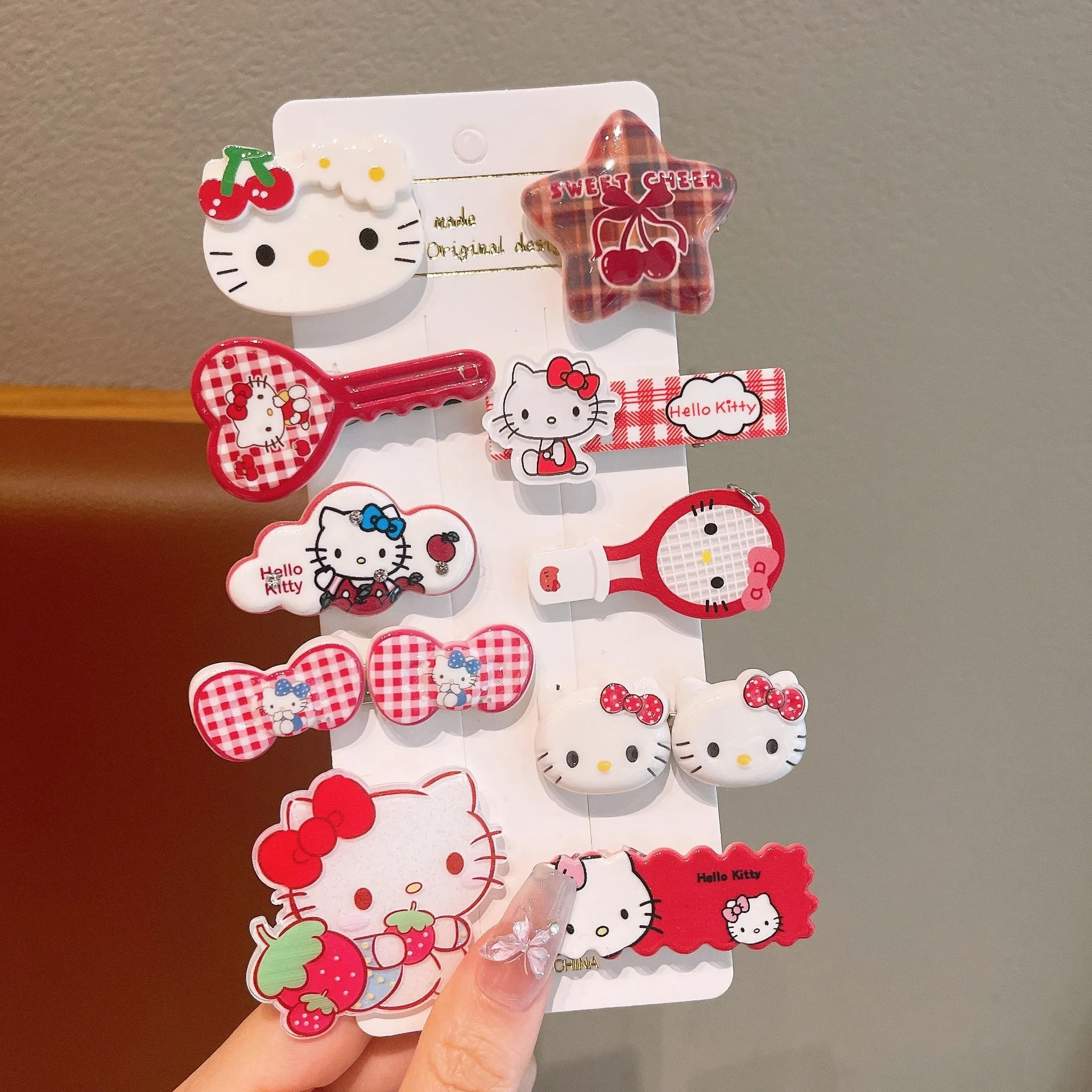 Hello Kitty Haarspangen-Set - Kawaii Acryl-Katzenkopf & Fruchtmuster Haarklammern für Mädchen, Niedliche Seitenpony-Clips & Tägliches Accessoire – Detail 9