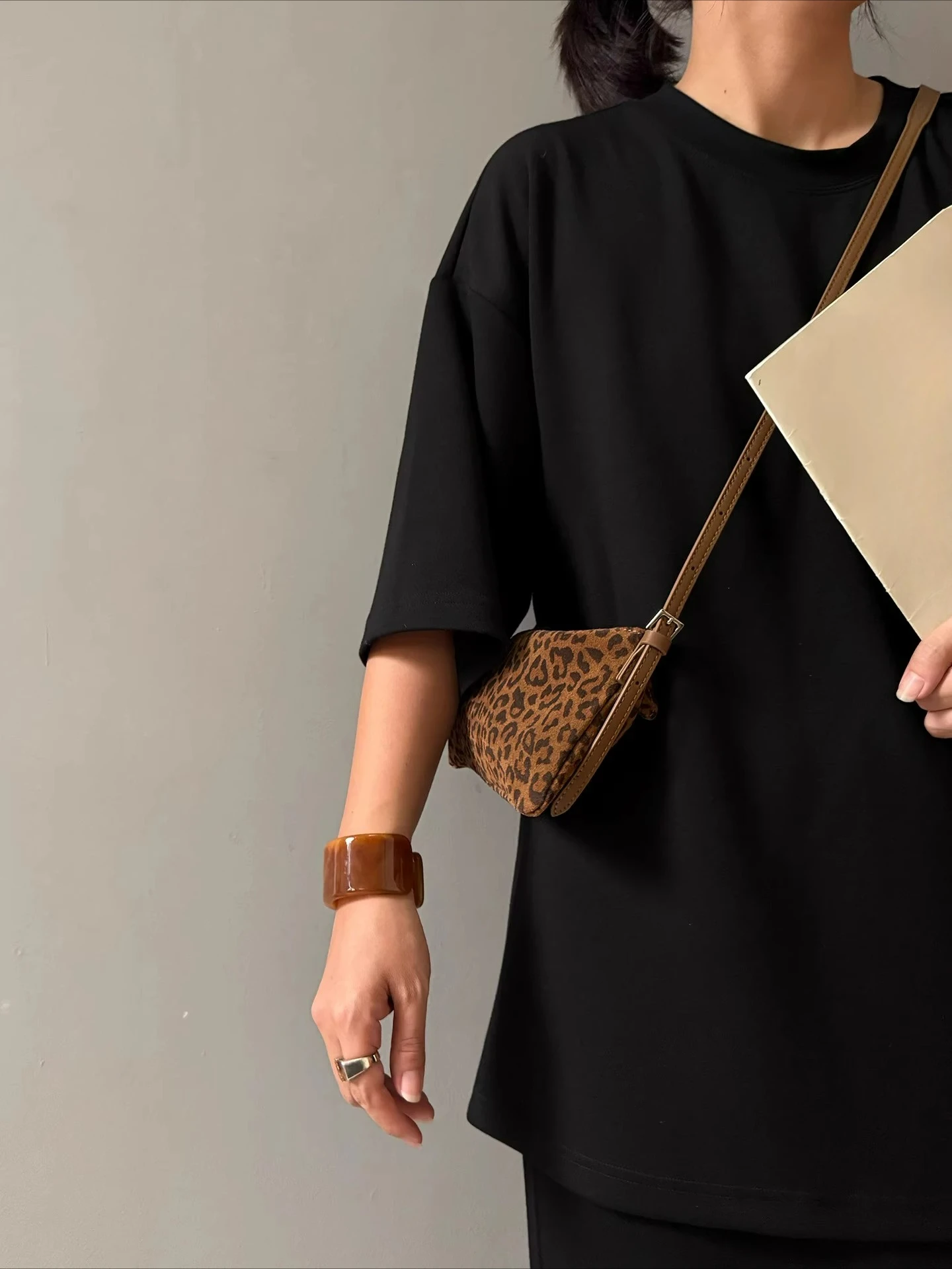 

Fashion Leopard Print Phone Bag Frosted Leather New Women's Retro Versatile Leather Crossbody Bags