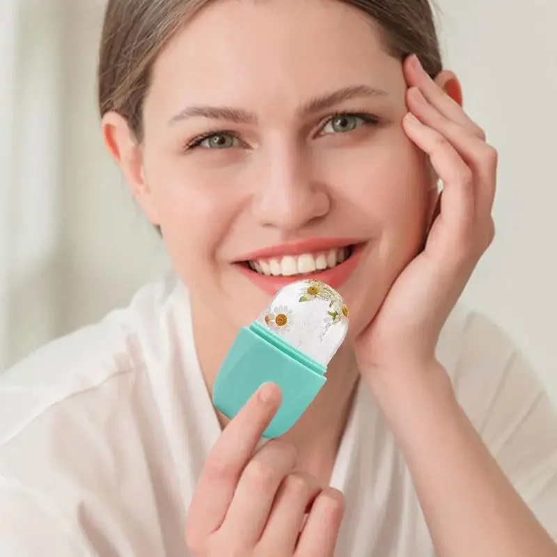 Face Ice Mold Skin Care ผู้ถือน้ําแข็งความงามบนใบหน้า Ice Roller Natural Skin Toning Ice Facial Roller สําหรับ Skin Care เครื่องมือ Ice Facial