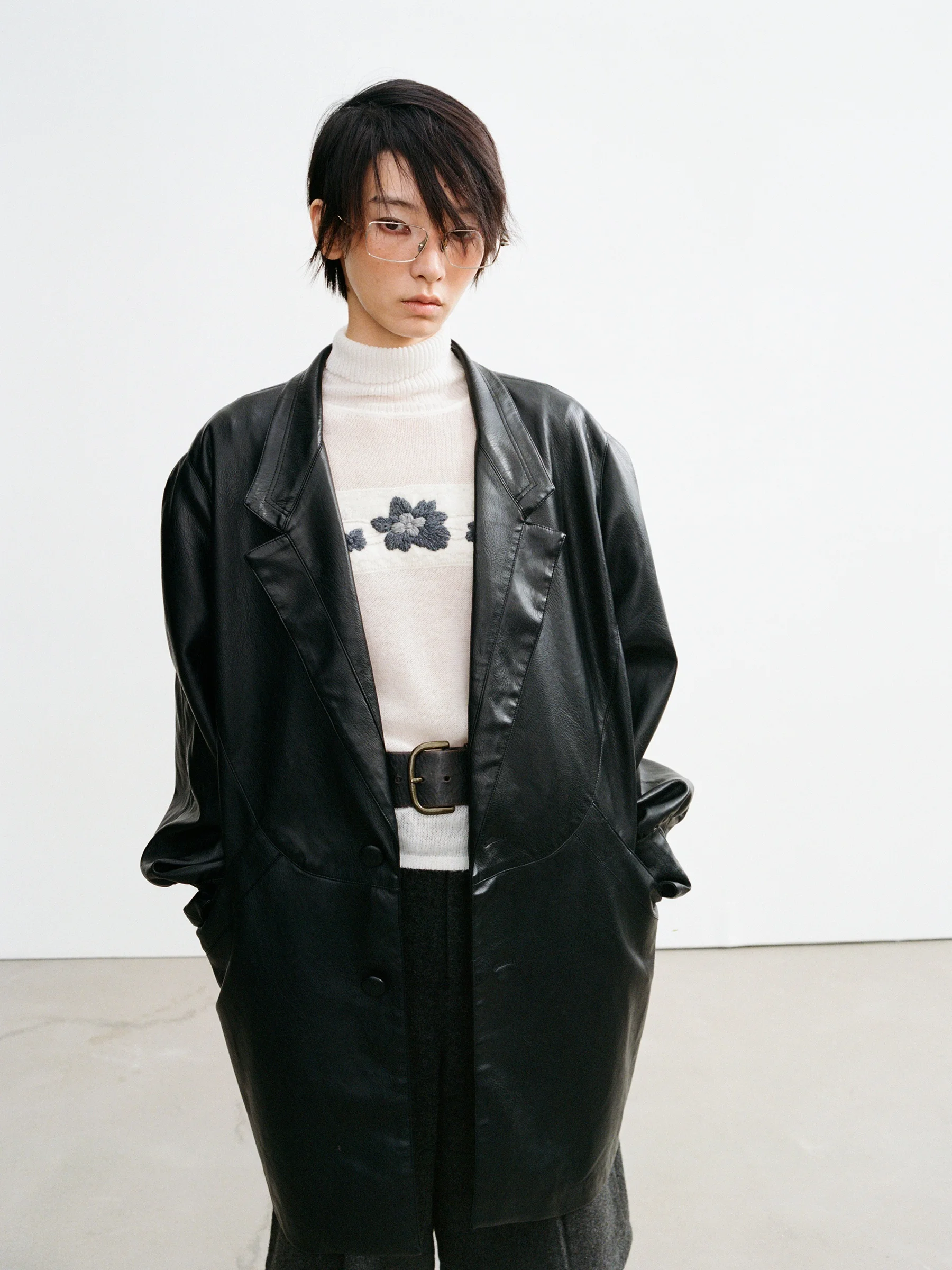 VERMO ソフトレザーワイドショルダースーツジャケットレトロシルエット優しいアウターウェアニュートラルスタイルルーズフィットPUレザーコート