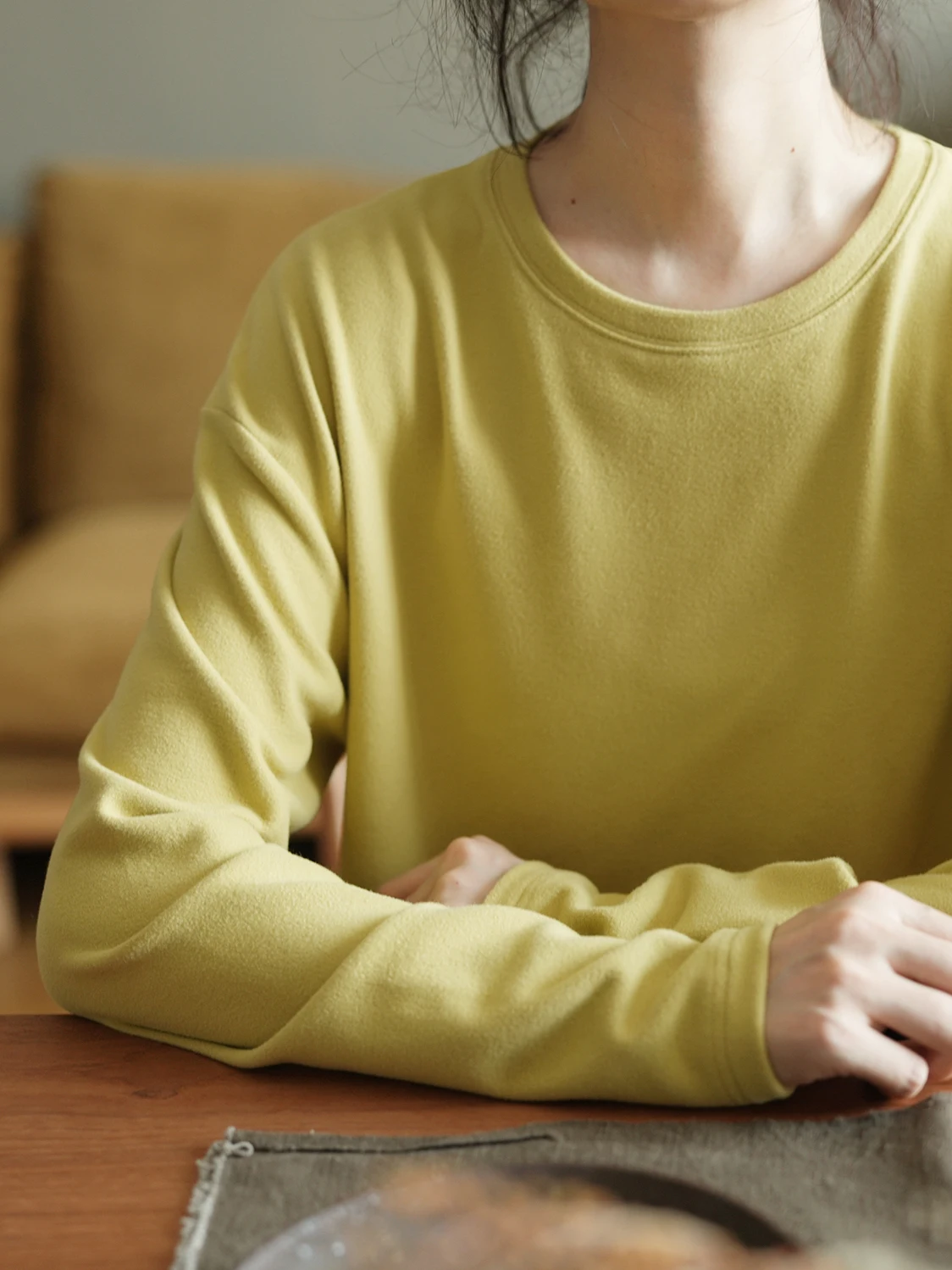 

LRCP Two-Persons Production Свободная круглая футболка Ne Универсальный удобный длинный женский осенний топ Faion