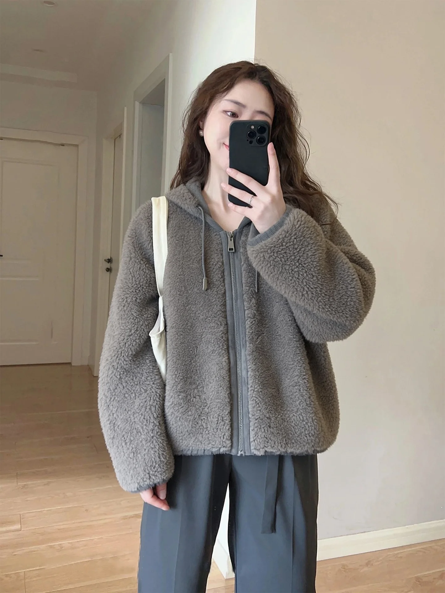 

2026 Новая пушистая женская верхняя одежда высокого класса с капюшоном, зимнее пальто прямого кроя, длинное све