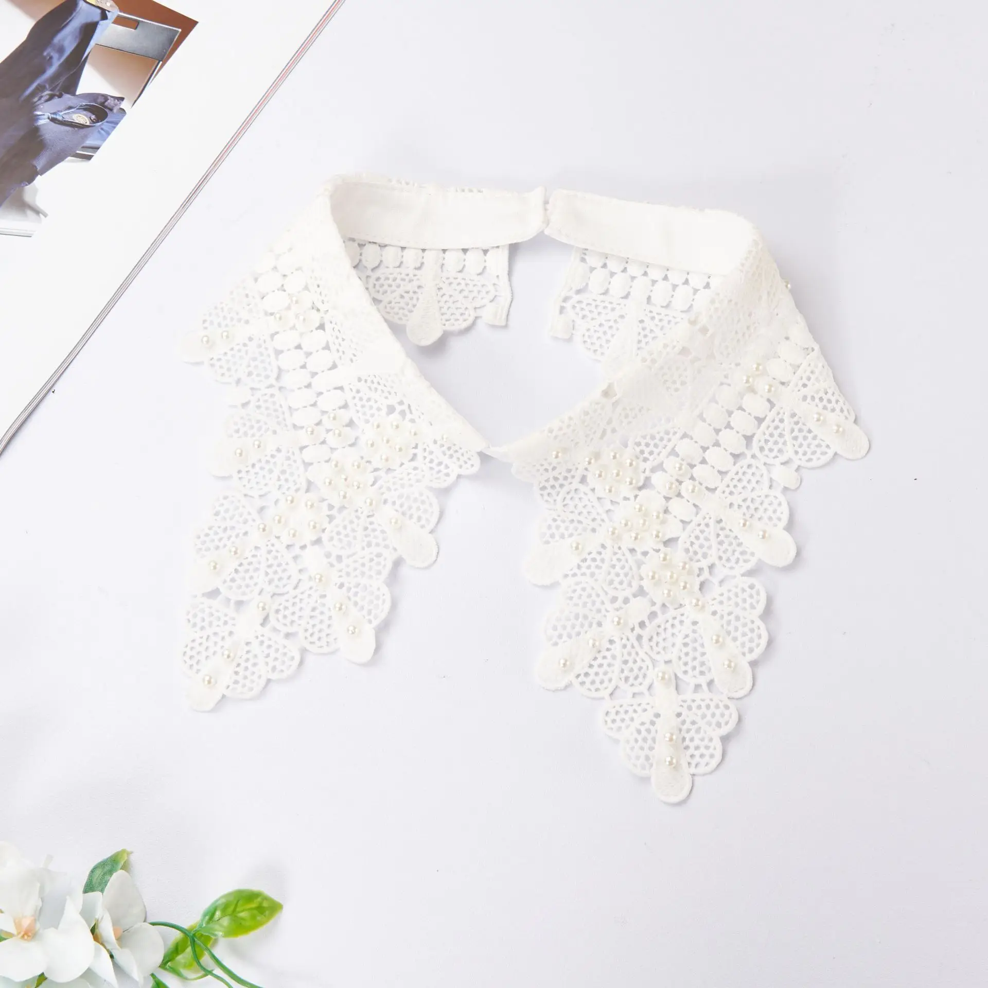 Leaf-Shaped Pearl Embroidered Detachable Collar Hand-Sewn Hollow Floral Decoration for Sweaters