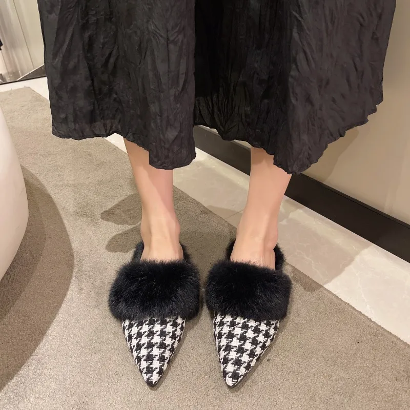 Winter New Baotou Slippers Women\'s Fashion Pointed Head Plus Fleece Slip-on Soft Soles Non-slip Comfortable Flat Shoes