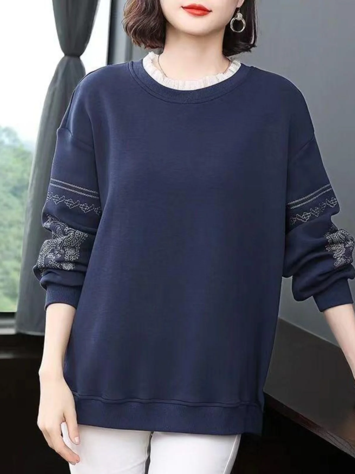 เสื้อสเวตเชิ้ตปักลายสำหรับผู้หญิง ฤดูใบไม้ผลิ ฤดูใบไม้ร่วง 2025 ทรงหลวม สวมใส่สบาย เหมาะสำหรับเป็นเสื้อตัวในหรือใส่เป็นเสื้อนอก