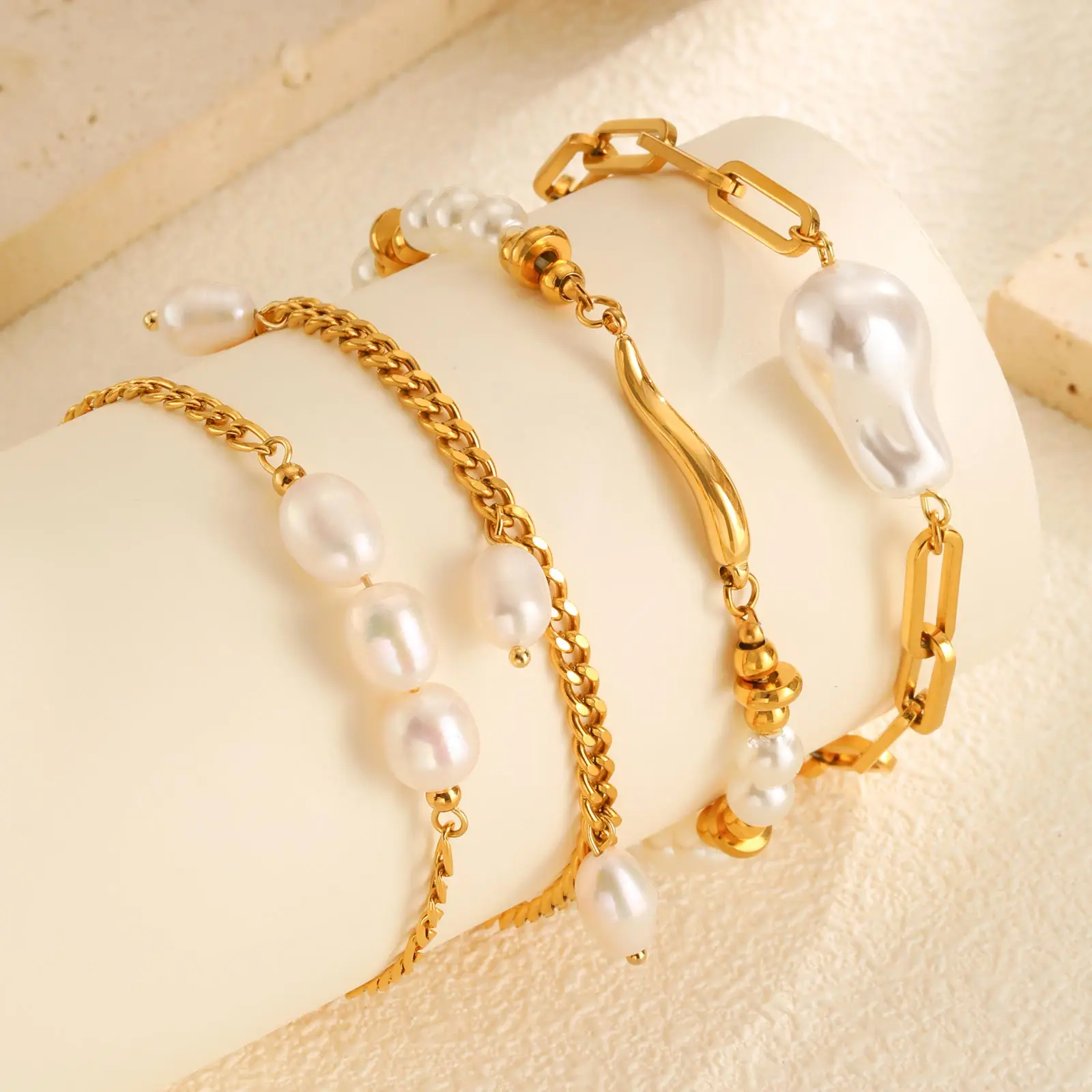 Elegant Pepper Imitation Pearl Bead Bracelet for Women,Gold Color Stainless Steel Chain Bracelets,Fashion Jewelry Gift