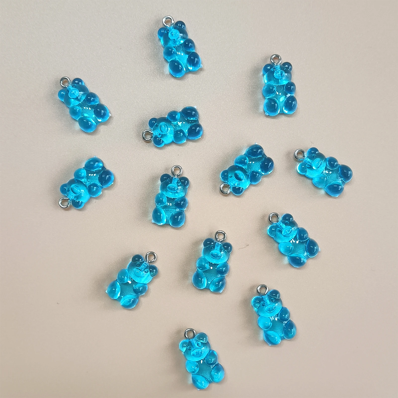 20 Stück bunter Süßigkeiten-Teddybär-Gummie-Schmuck, DIY-Anhänger, niedliche Ohrring-Halskette, kreative Entdeckung, 20 x 10 mm