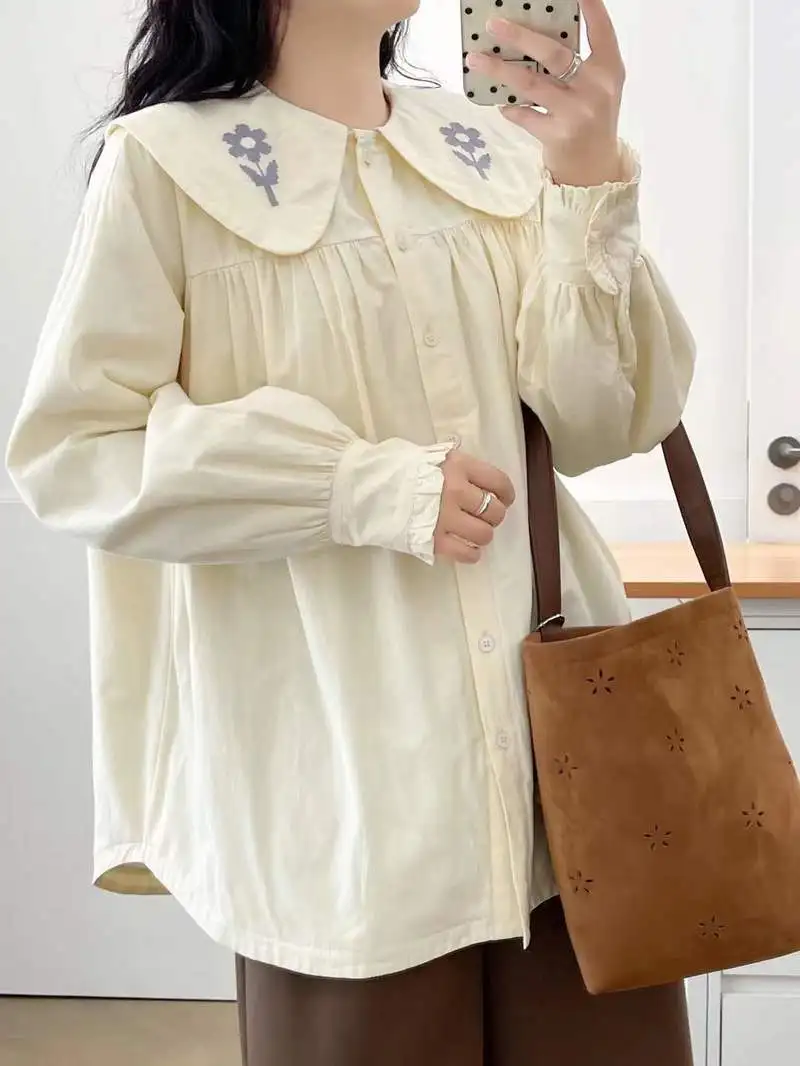 Nueva camisa de manga larga acolchada de algodón de otoño 2025, bordado de cuello Peter Pan para mujer, blusa holgada estilo Preppy Mori Girl T5N321CC