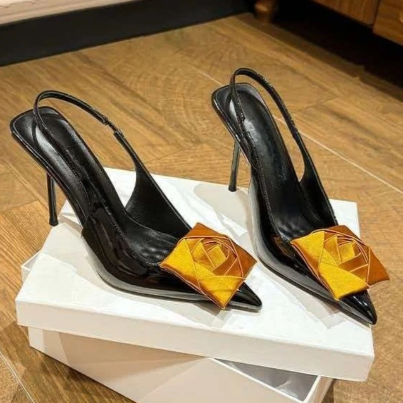 

2026 европейские и американские пикантные модные вечерние платья с цветочным ремешком, банкетные туфли, женские светские темпераментные остроконечные сандалии