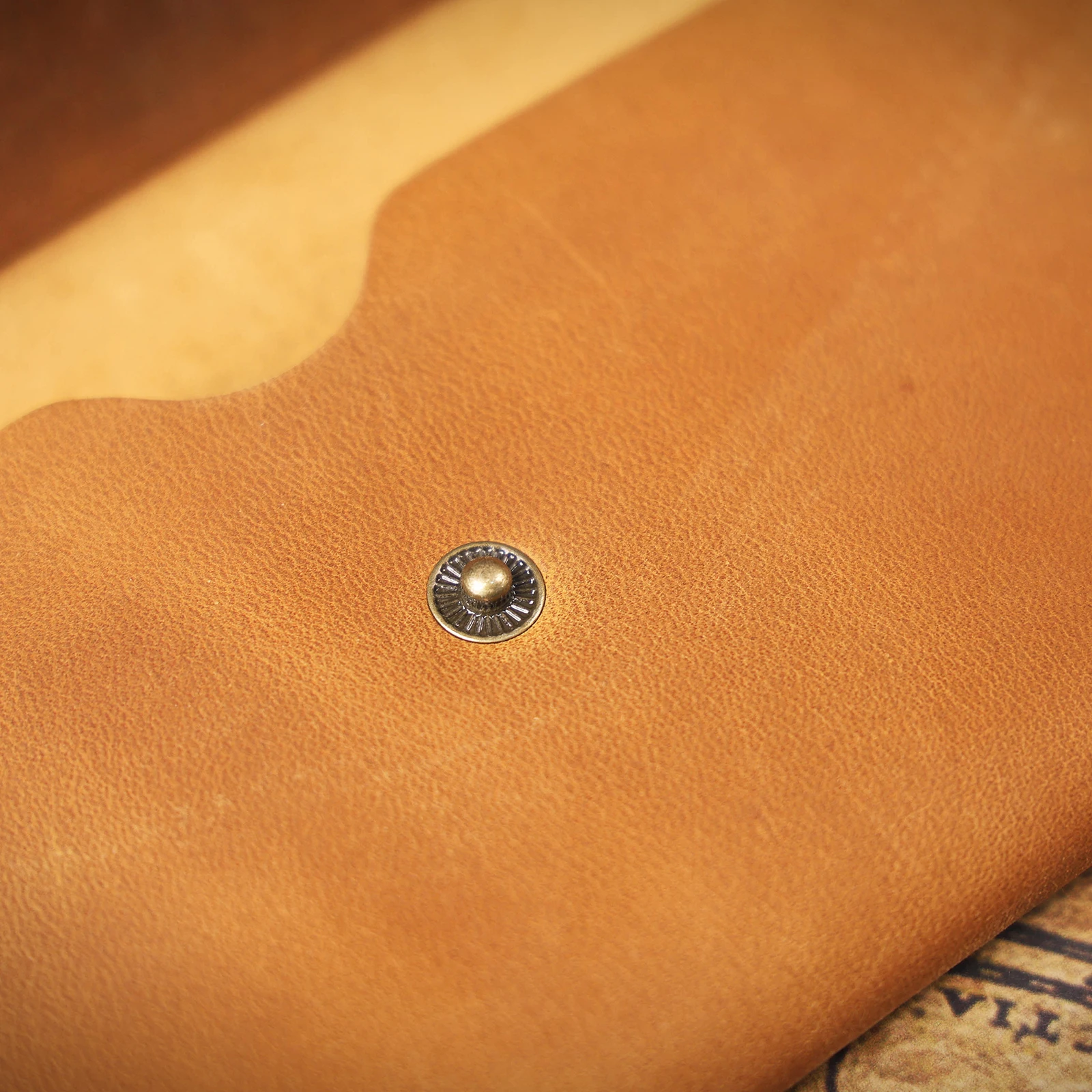 S.WORKER Vintage Echtleder-Clutch-Tasche Handgefertigte Herren-Langbörse für Handy, Bargeld und Karten. – Detail 17