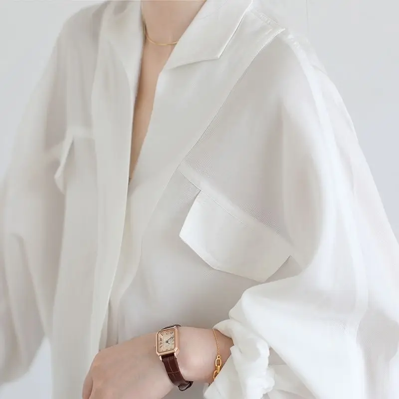 White long sleeved shirt for women with a niche design, V-neck loose and versatile top, casual autumn 2024 new