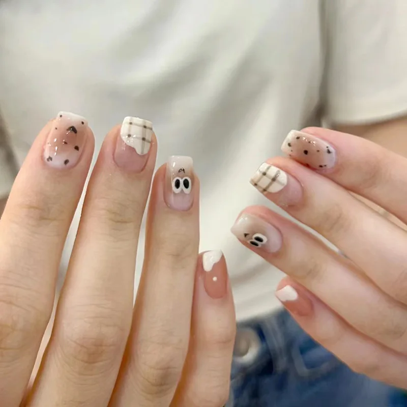 

24PCS Wide-Eyed Press-On Nails – Medium Square Shape With Checkerboard Ombré & White Borders Playful Graphic Style