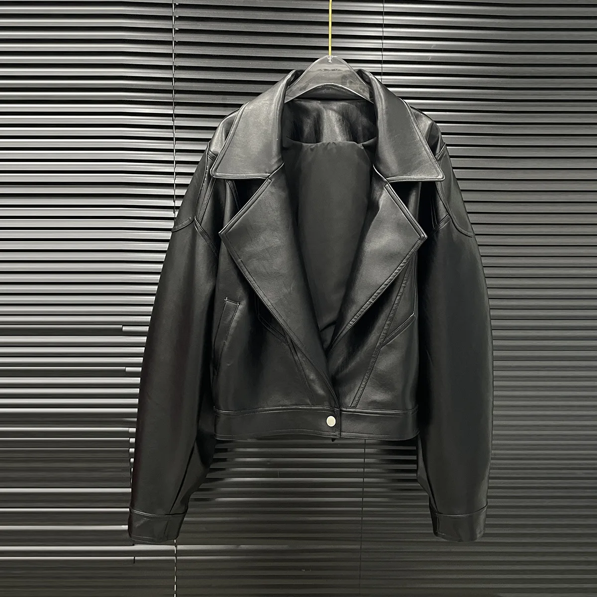 2025 new model of exclusive leather jacket with large bow design on the back jackets for womeny2k