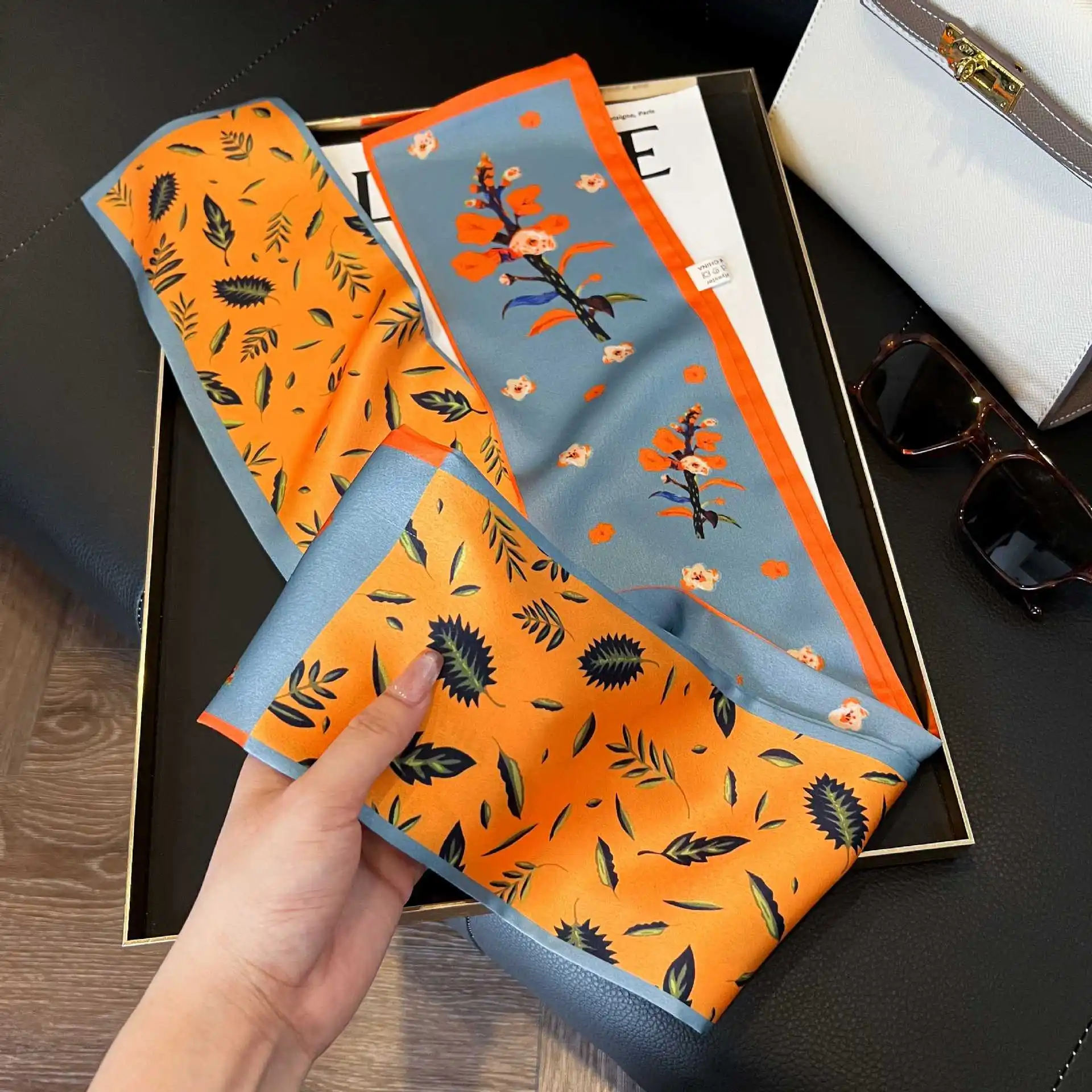 Luxuriöser Seidenschal mit Blumenmuster für Damen – Modischer schmaler Seidenschal, Taschenband, Damen-Stirnband, Kopftuch – Detail 4