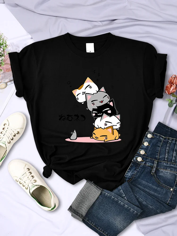 Cute Stacked Cats Sleeping Don'T See The Mouse Print Women T-Shirt Comfortable Soft Tops Creativity Fashion Womans Tee Clothing