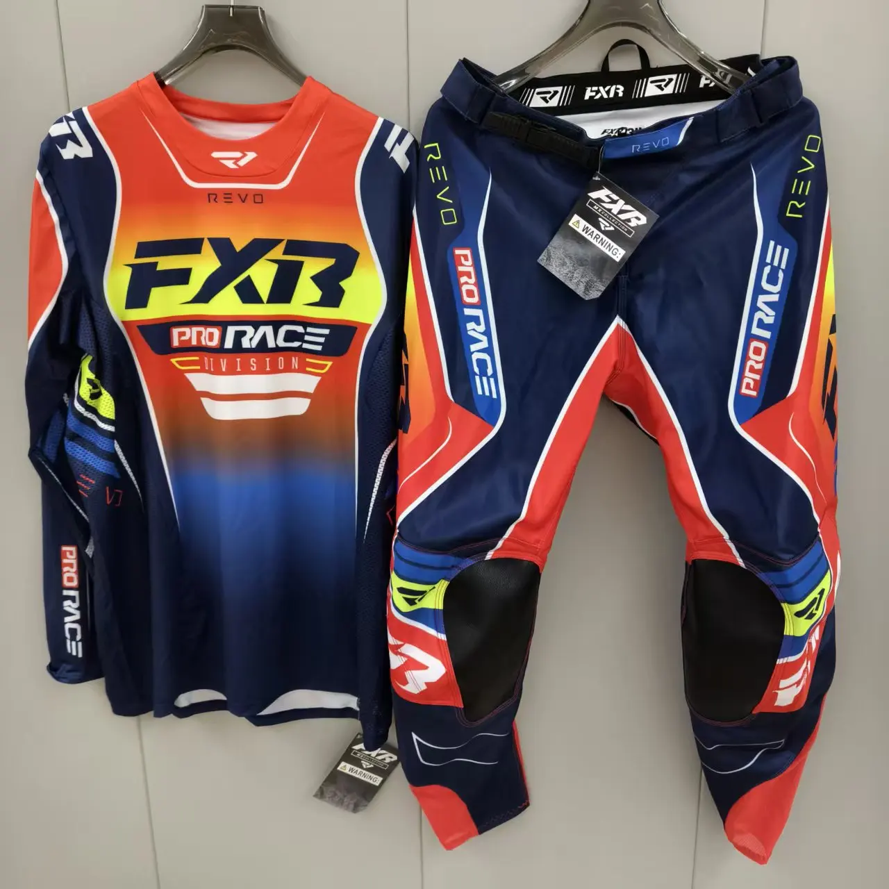 Thumbnail 3 - #82 Latest Motorcycle Suits Offers