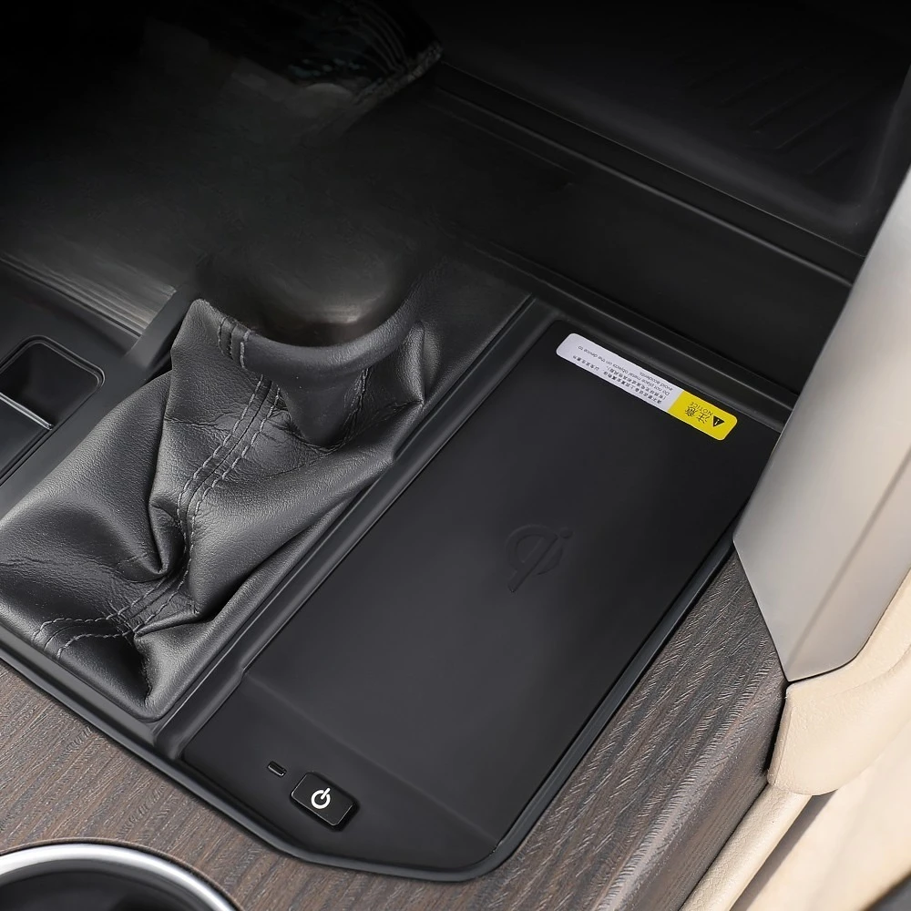 

Car Wireless Charger For Toyota Land Cruiser LC300 2022 2023 2024 Center Console Phone Charging Plate Car Interior Accessories