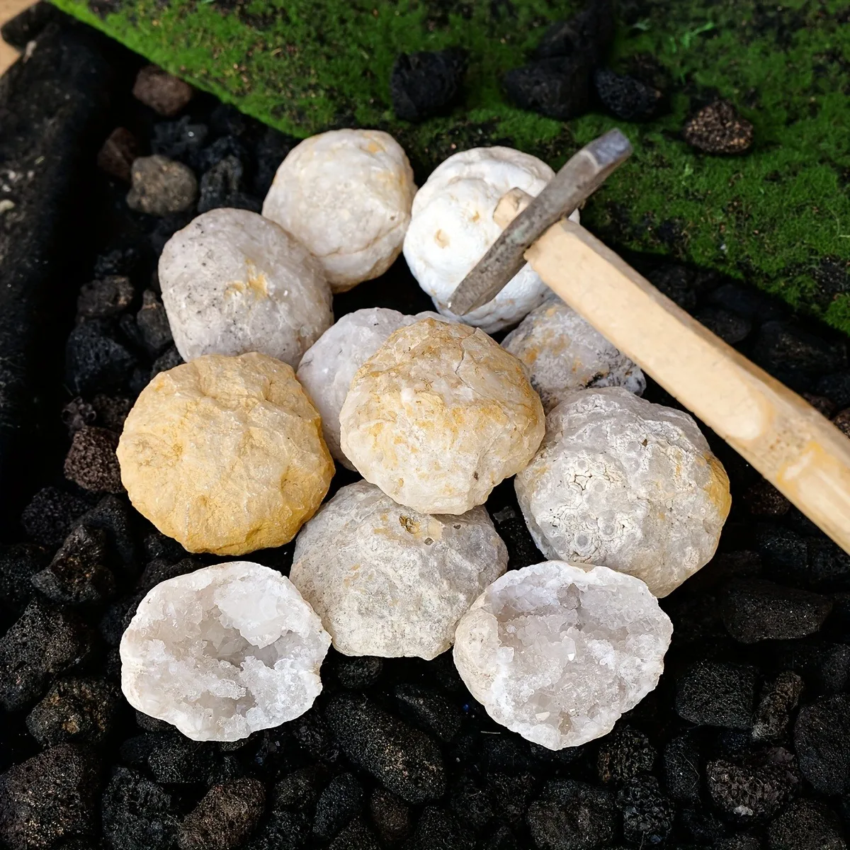 Natural Unopened Agate Geode Raw Crystals Mineral Energy Healing Rough Stones Crystal Cluster Cave Collection Specimen Gift view 3