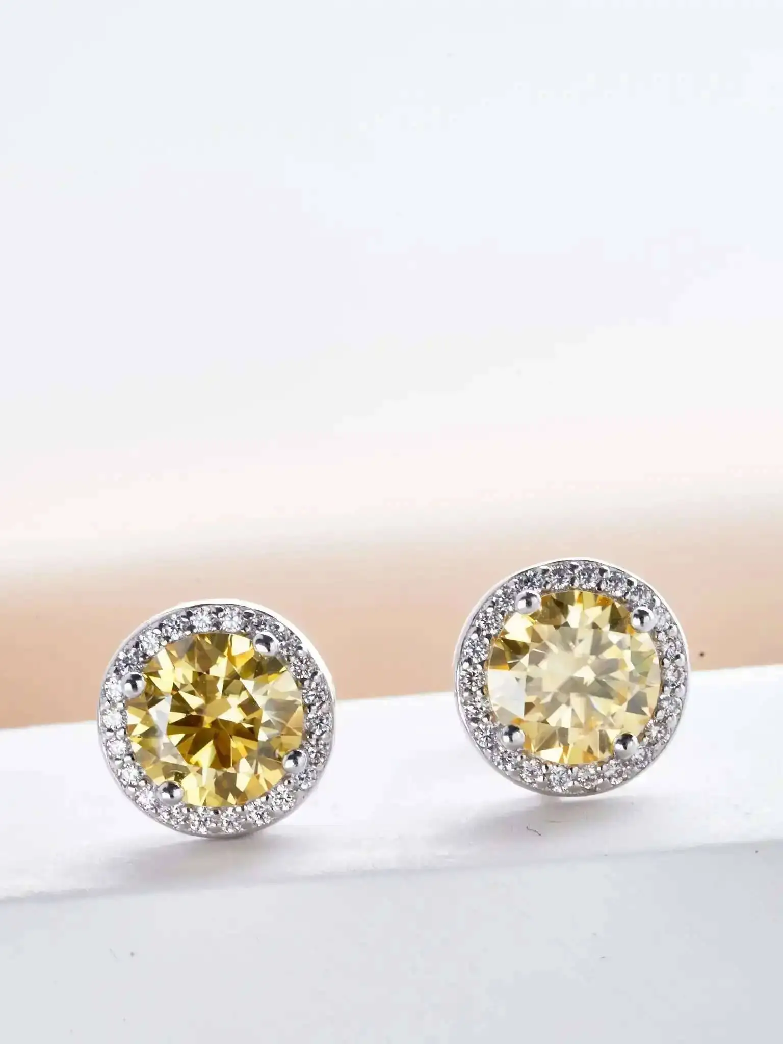 925 Sterling Silber 1 Karat Moissan ite runde Ohrringe Verlobung Hochzeit tägliche Arbeit Party Reisen luxuriöses Geschenk für Frauen – Detail 5