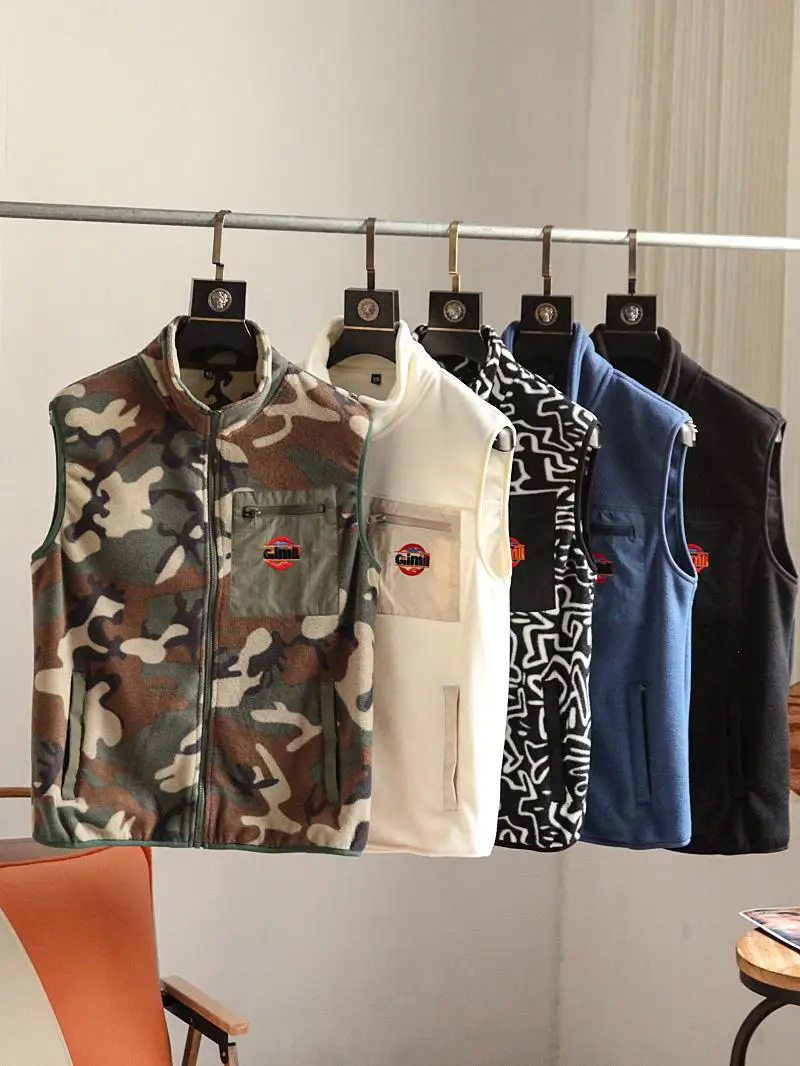 

Осенне-зимний двусторонний флисовый легкий теплый мужской жилет с воротником-стойкой, повседневный камуфляжный жилет-куртка, модный, с карманами на молнии, регулируемый...