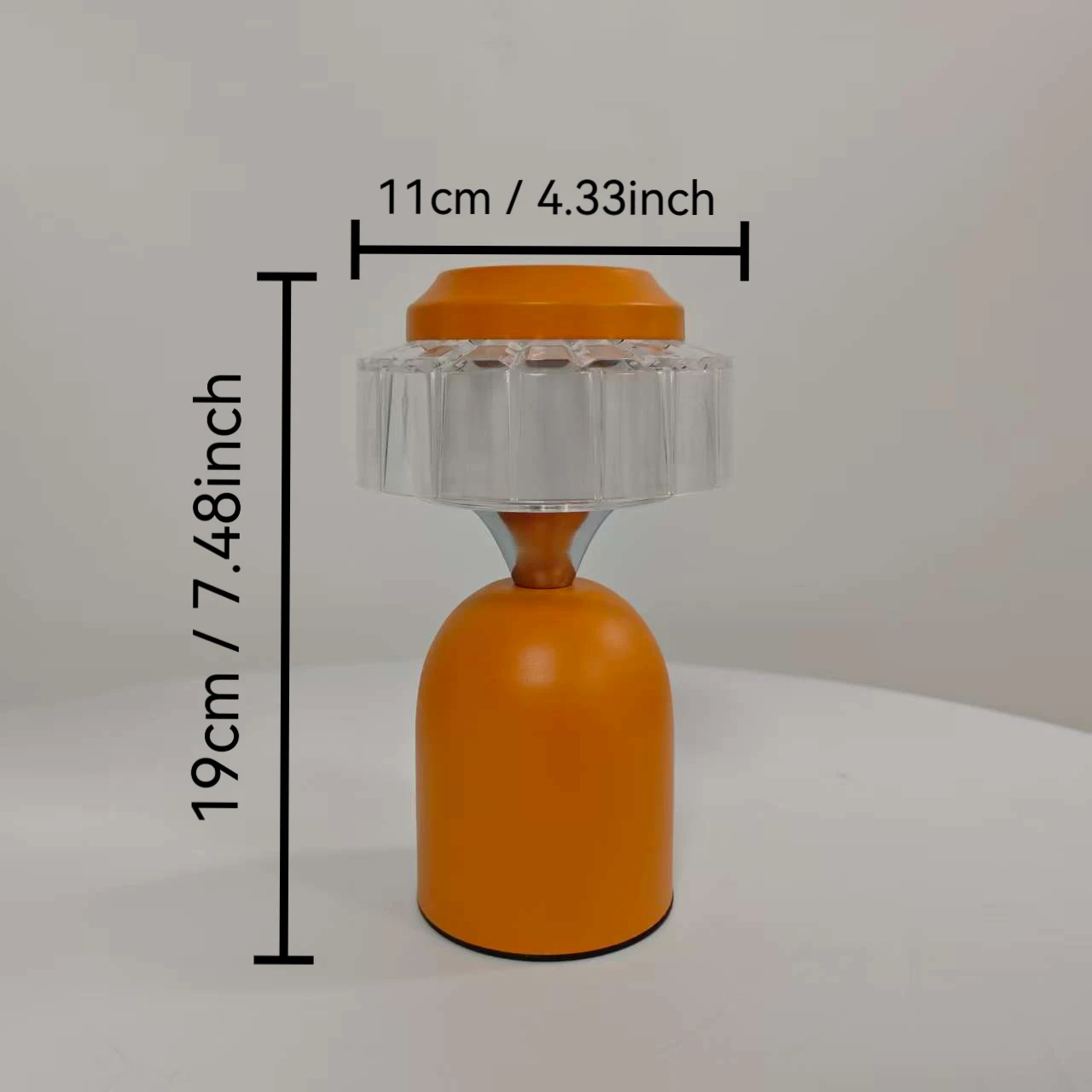 تصميم برتقالي خفيف ليلي يعمل باللمس مع ثلاثة أوضاع إضاءة قابلة لإعادة الشحن عبر USB