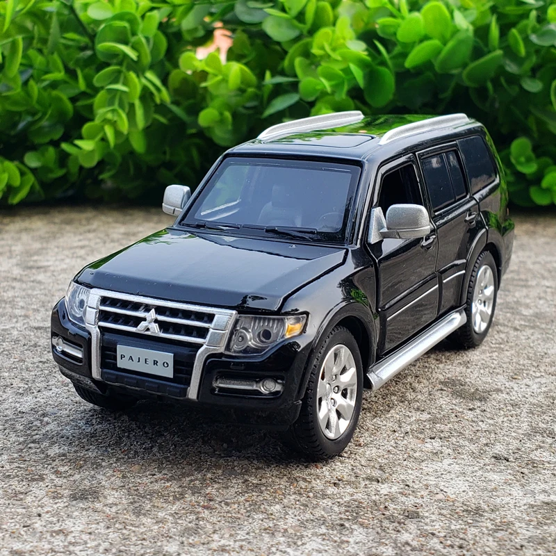 

Модель внедорожника 1/32 Mitsubishi Pajero V97, игрушечный автомобиль из сплава, литой под давлением со звуком светильник кой, рулем, внедорожник для мальчиков, подарки, игрушки