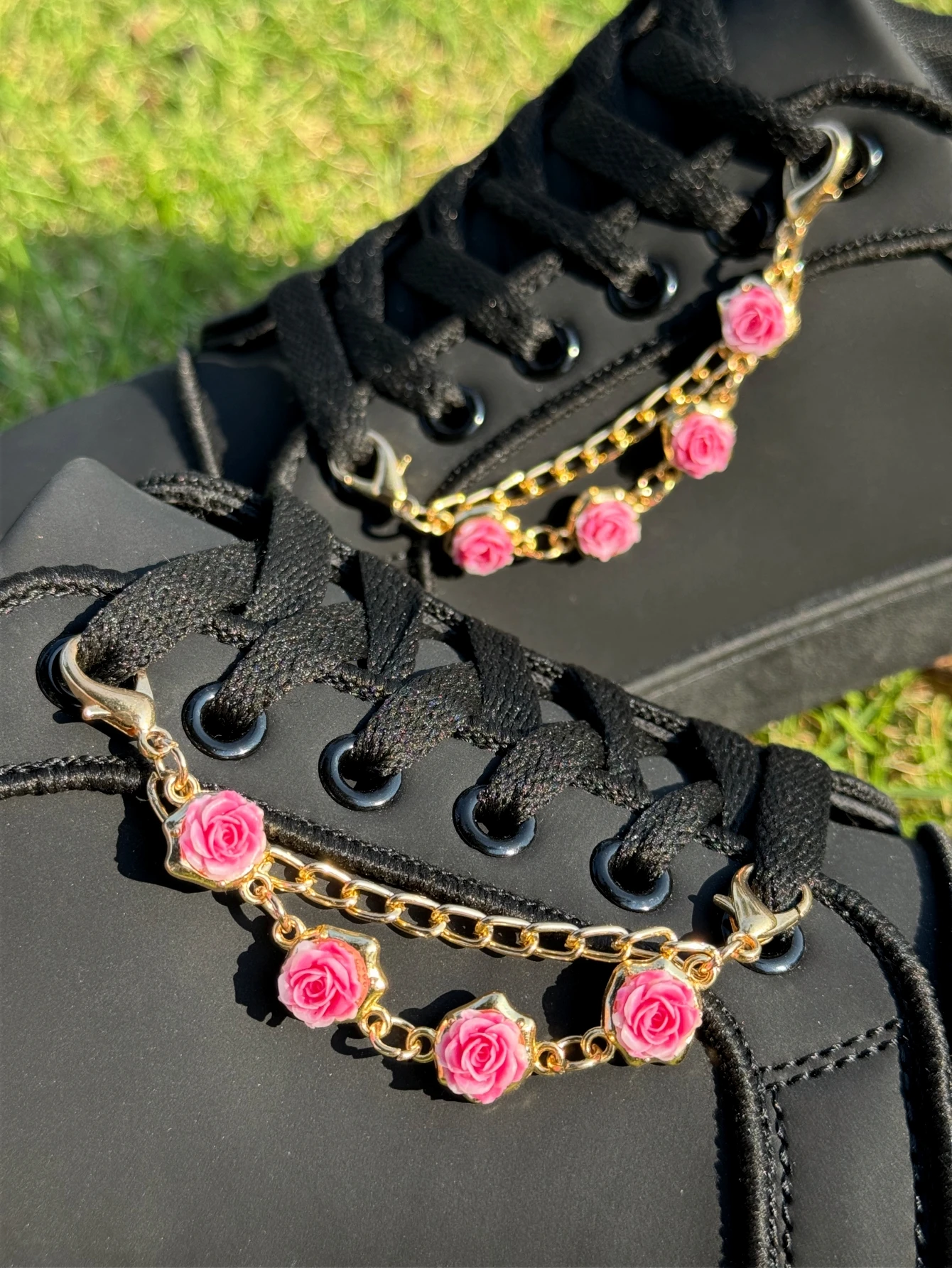 2 pairs of versatile rose chain shoes for DIY detachable accessories. Shoe decorations, accessories, holiday gifts.