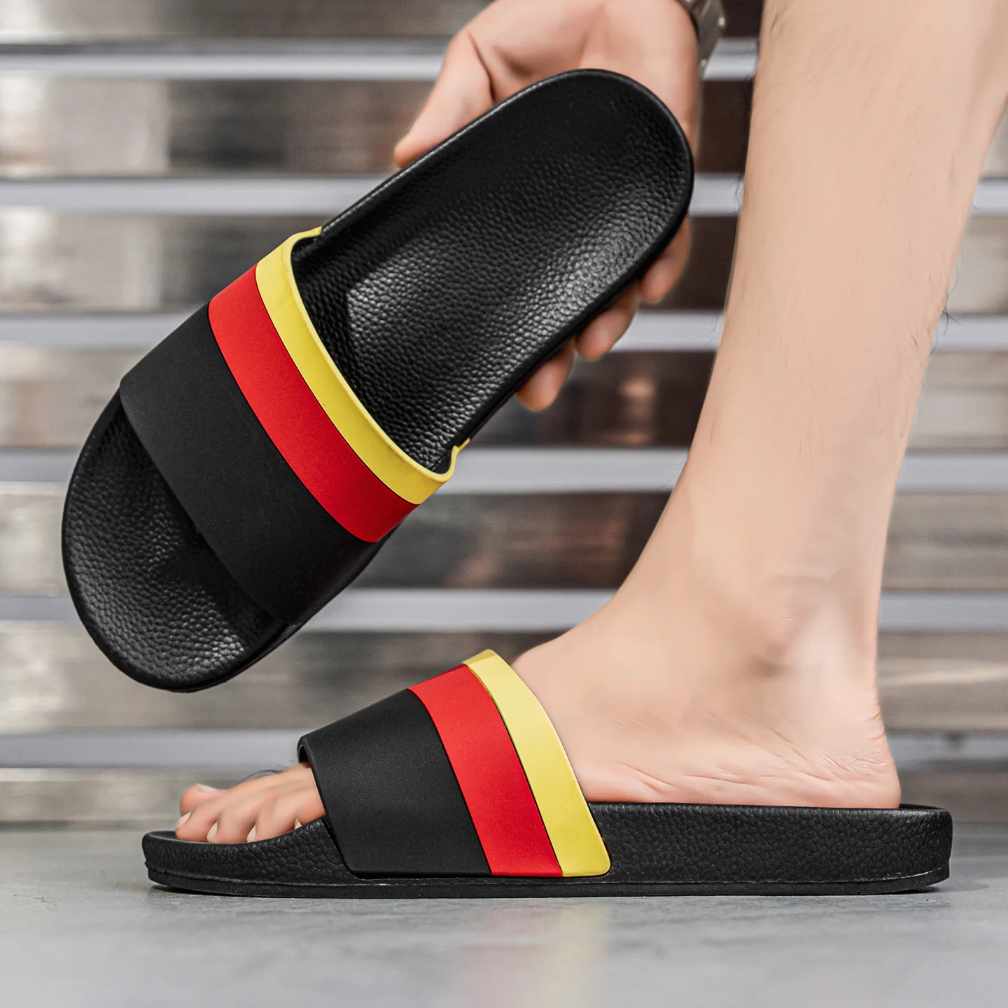 

Fashion Brand Summer Slippers Man Indoor Outdoor Slippers Men Comfortable Non-Slip Men Slides Plus Size 47 Pantuflas Hombre