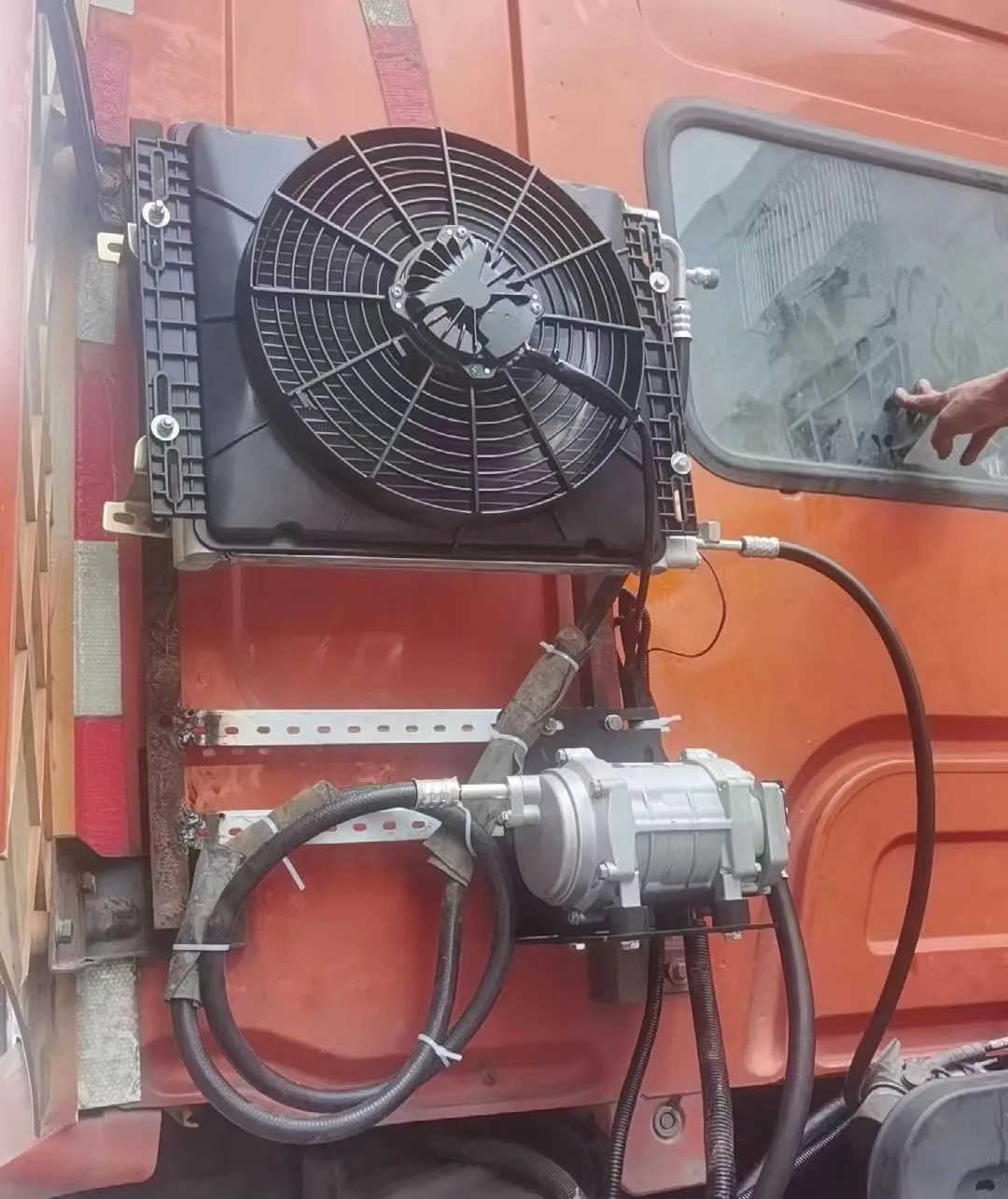 

Dc12v Electric Air Conditioner 24 Volt Truck RV Parking Cooler Air Conditioner for Semi Trucks