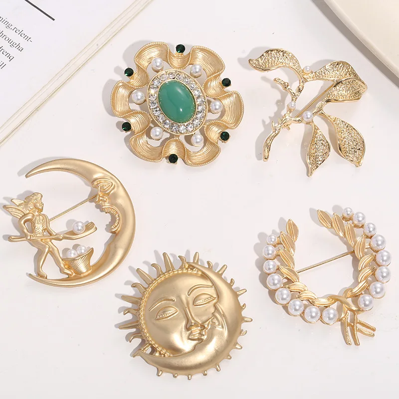 New retro niche ins alloy pearl pins, gilded brooches, women's scarves, buckle accessories