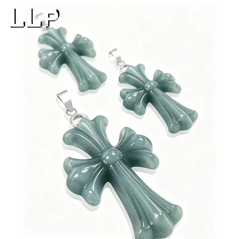 Natürlicher blauer Wasser-Jade-Kreuzanhänger, S925-Silberbasis, handgeschnitztes Amulett für religiöse Zwecke, geeignet für Männer und Frauen – Detail 6