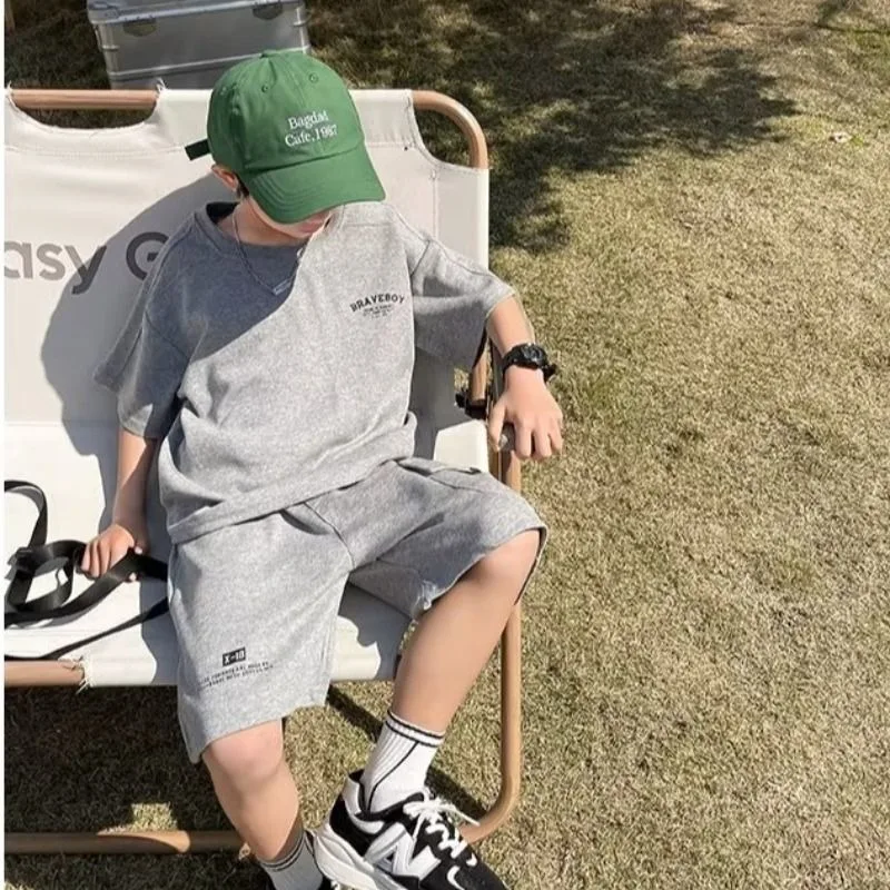 ملابس صيفية جديدة للأولاد رياضية كورية غير رسمية مكونة من قطعتين - طقم بلوزات وسروال قصير للأطفال