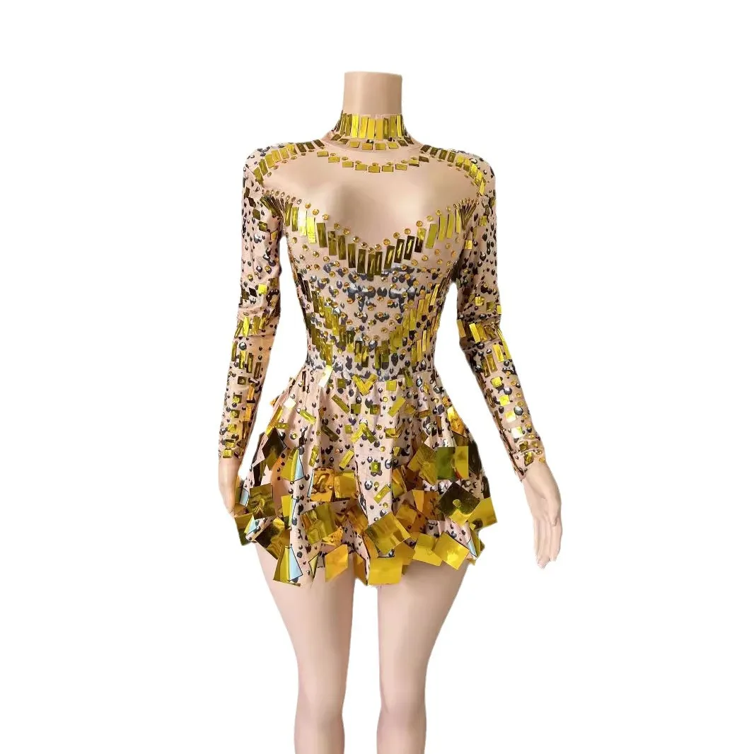 Long-sleeve, fitted A-line short skirt, diamond-shaped mirrors, elegant halter backless evening gown