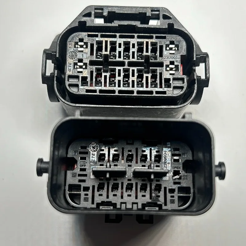 1PCS 2317001-1 2316988-1 Original 26-hole, automotive connector headlight plug, pair plug