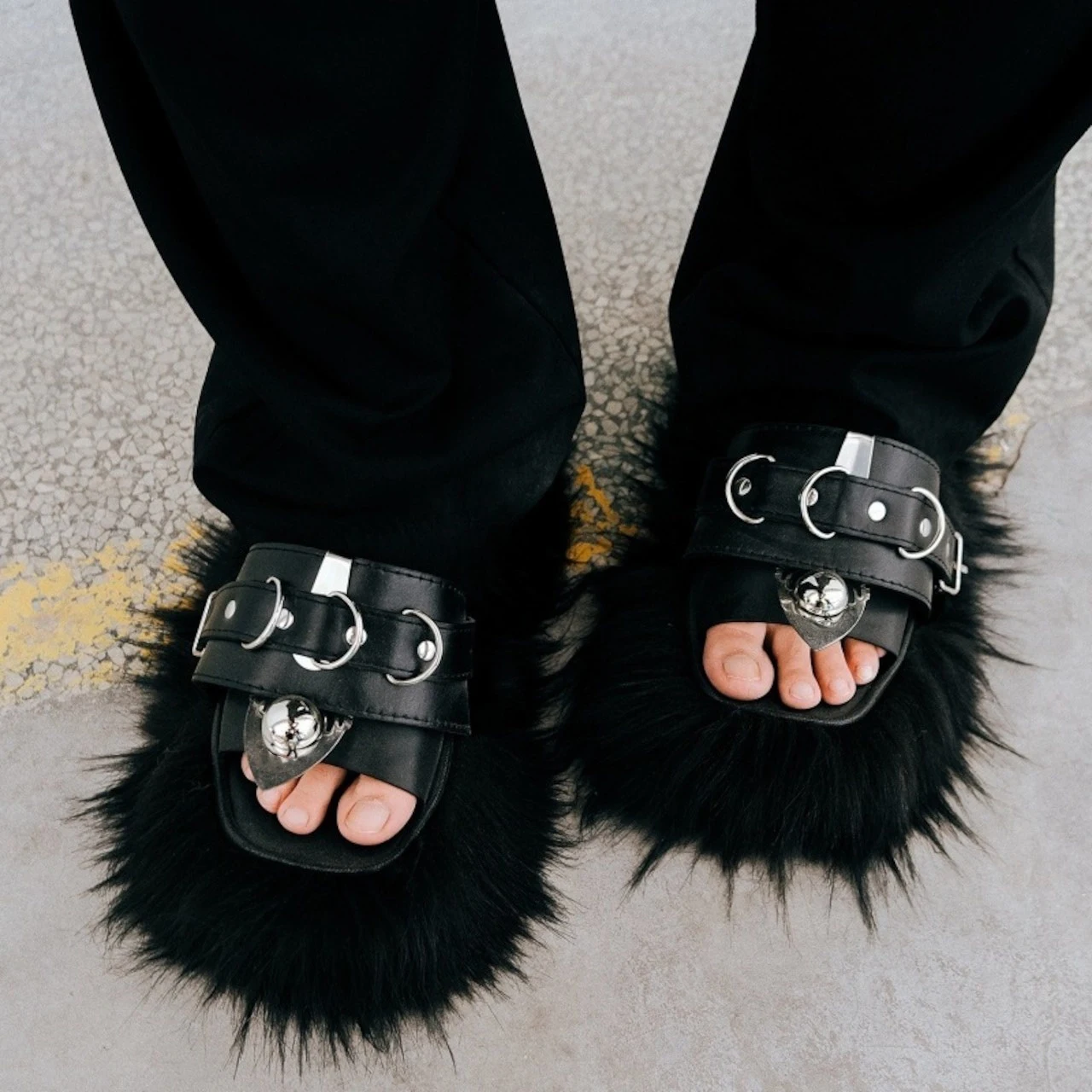 

Y2k Faux Fur Leather Platform Slippers Metal Rings Decor Sandals Summer Buckle Women Shoes for Casual Party Streetwear Gothic
