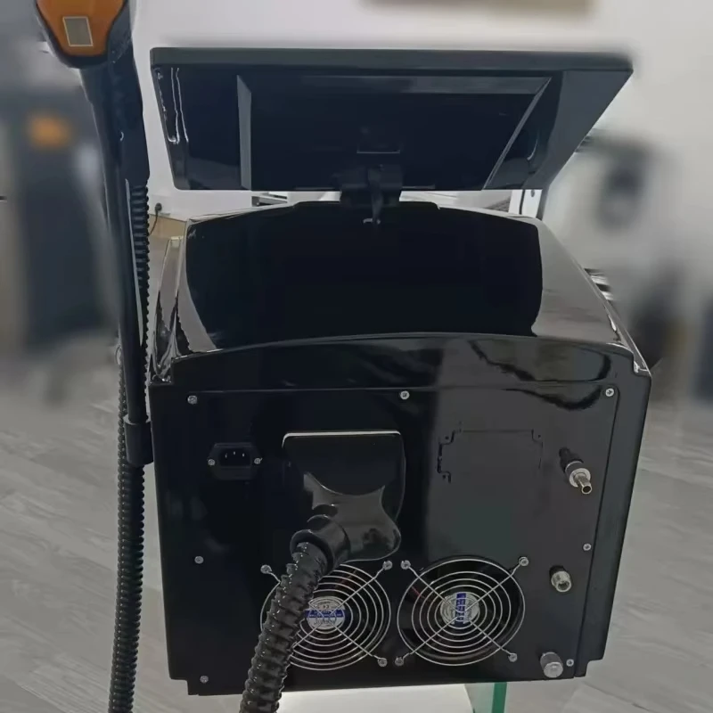 プロフェッショナルポータブル 6000 ワットソプラノチタンダイオードレーザー脱毛機ハイパワーアレキサンドライトレーザー 808nm 755nm 1064nm