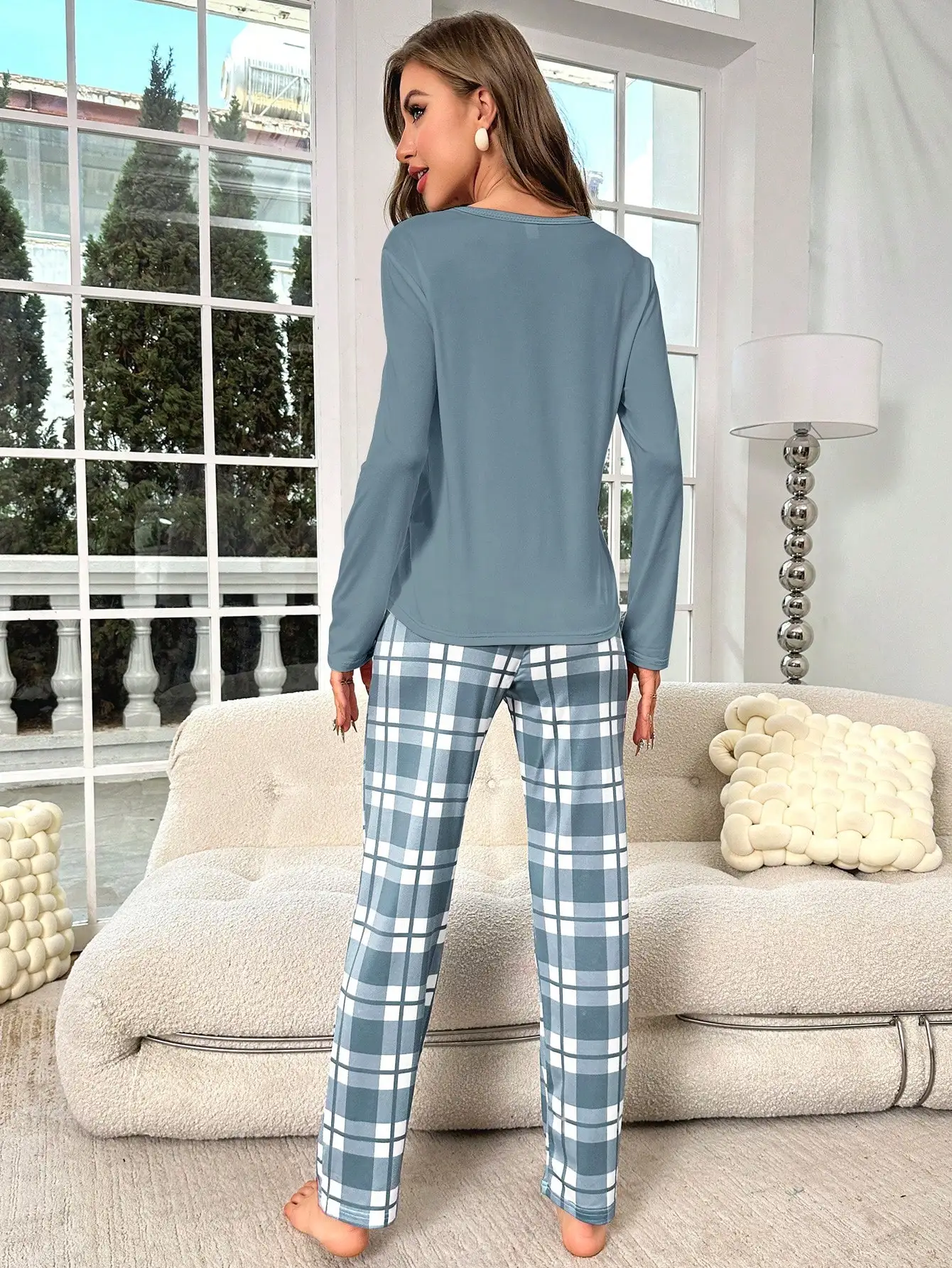 Monogrammed crew-neck long-sleeved top and plaid trousers casual and comfortable women\'s pajama set