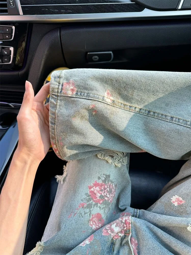 ローズフルプリントリッピングジーンズ女性の夏のスタイリッシュなハイエンドカーブナイフパンツハイストリートストレートレッグマイクロフレアパンツ