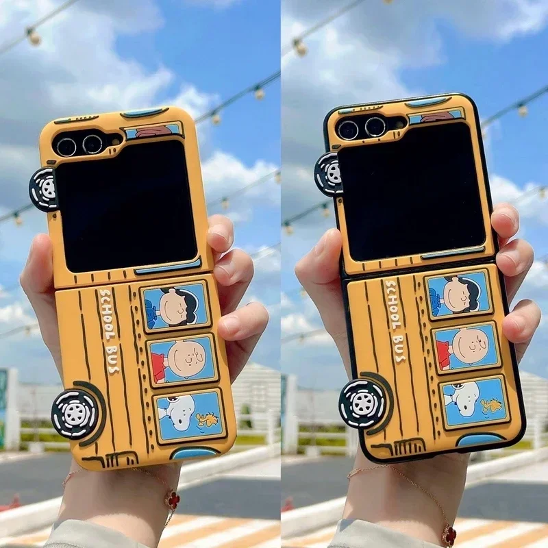 3D Cute Cartoon Peanuts Snoopy Charlie Brown Phone Case For Samsung Galaxy Z Flip 6 5 5G 4 3 Soft Silicone Cover With Lanyard - náhled 4