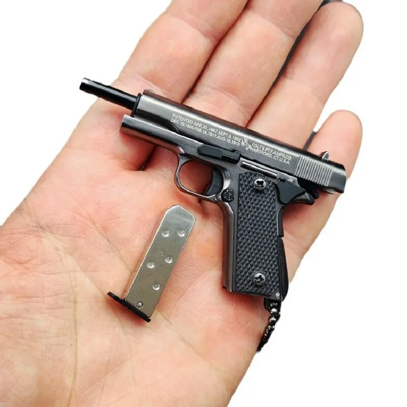 1:3 Alloy M1911 Model pistoletu Miniaturowy odłączany brelok do kluczy Plecak Wisiorek Dekoracja Prezent dla chłopców Dorosły