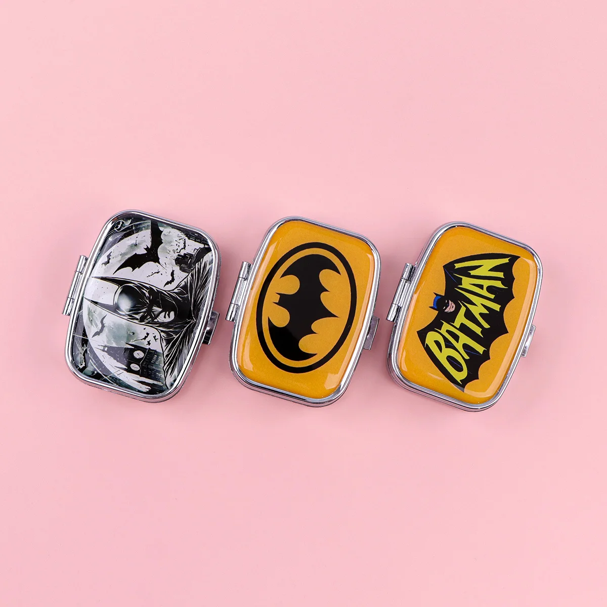 صندوق حبوب البطل الخارق من فيلم رائع، صندوق حبوب مربع معدني مقسم للسفر، علبة دواء محمولة، علبة حاوية حبوب صغيرة