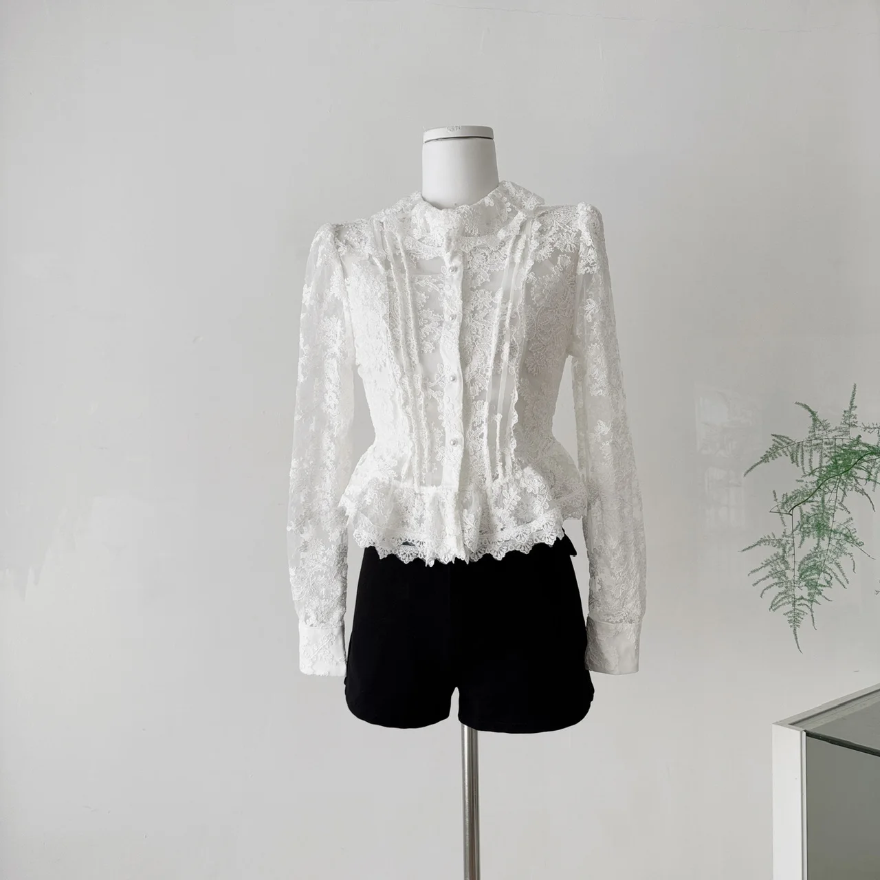 

2025 Autumn Winter Long Sleeve Lace Shirt French Retro Design Shoujo See Through Crop Top Blouse 2000s Aesthetic Coquette Gyaru