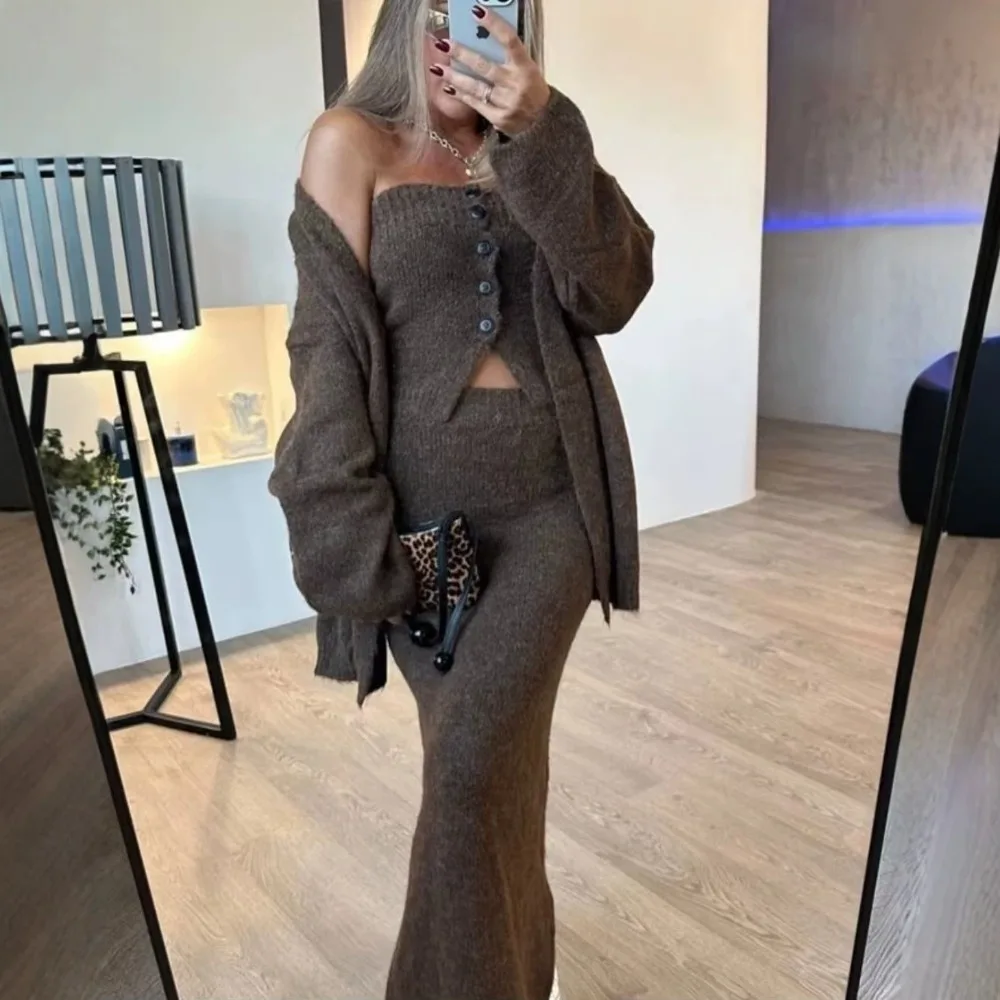 2026 Autumn and Winter New Fashion High-end Sweater Set Skirt Loose Lazy Style Knitted Three-piece Set Texture Unique Fashion - view 3