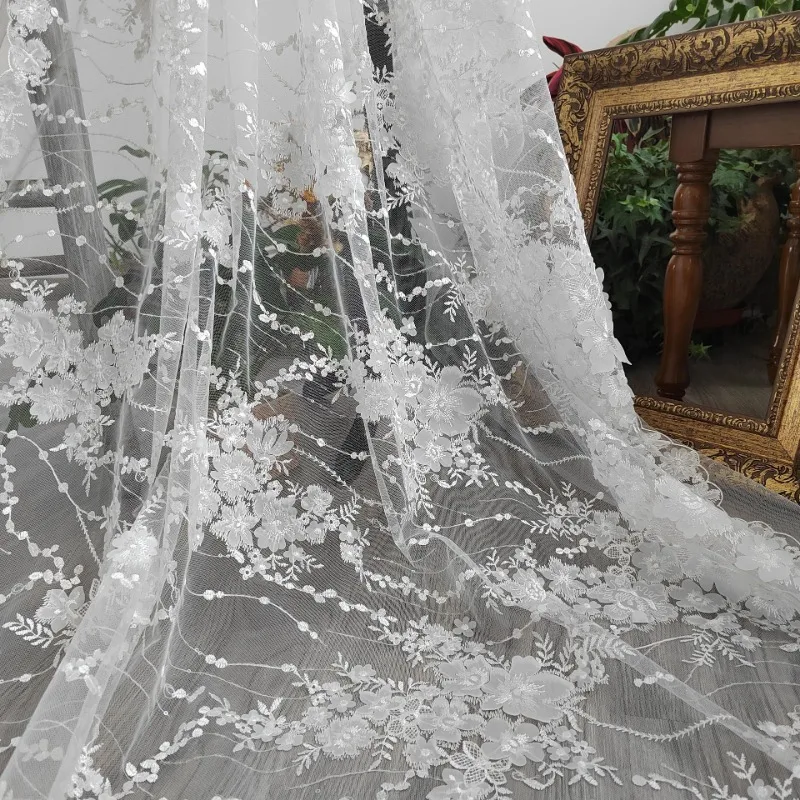 Off White Wykwintna, wycięta laserowo, haftowana kwiecista siateczkowa tkanina koronkowa na odzież ślubną i modową na podwórku