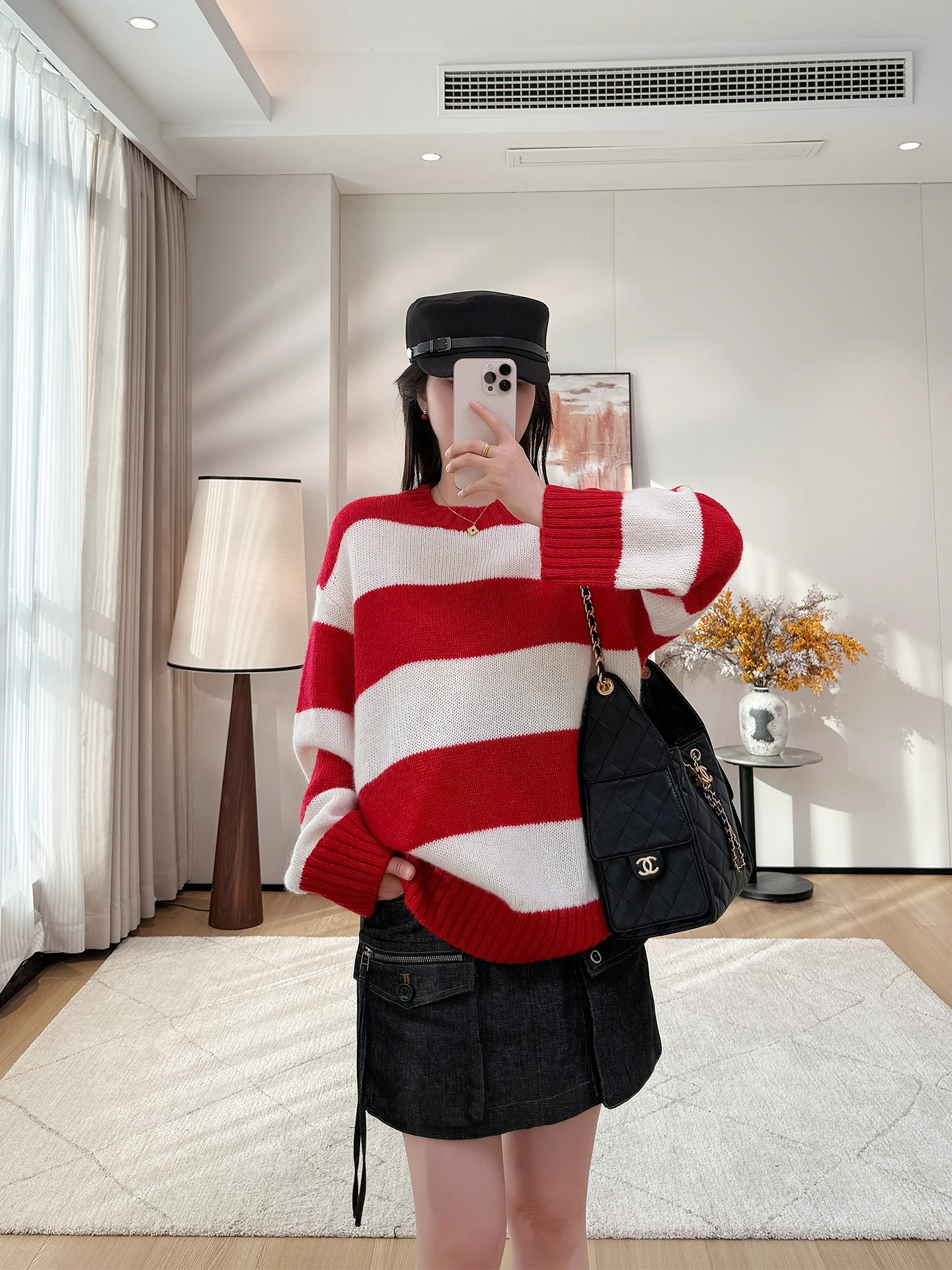 

Женский вязаный свитер свободного кроя с красно-белыми полосками, длинными рукавами и круглым вырезом, повседневный стиль, эксклюзивно онлайн