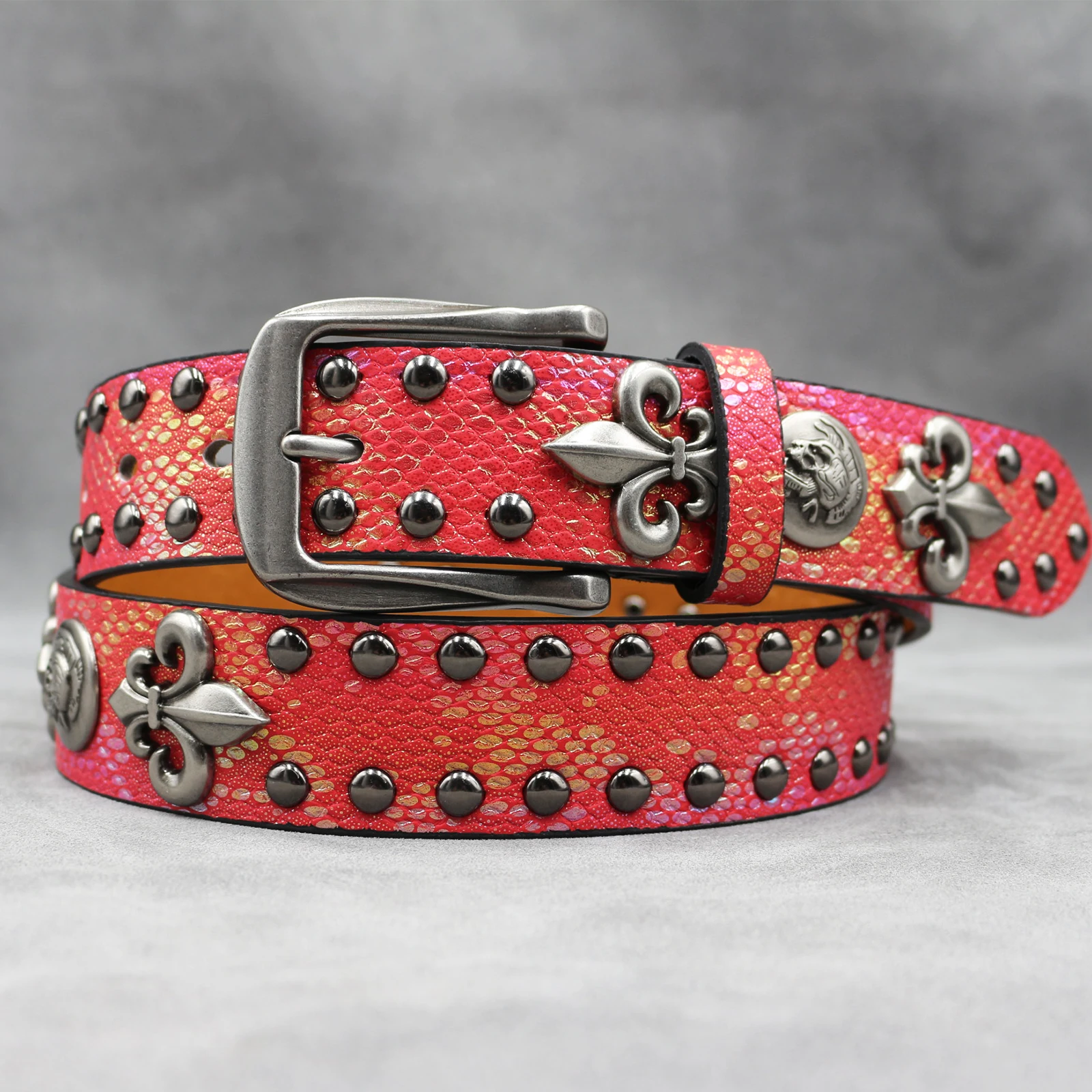 ステージパーティーナイトクラブスタイルリベットベルト赤十字ファッション女性のスタッズベルト高品質女性ロック女性ストラップジーンズ