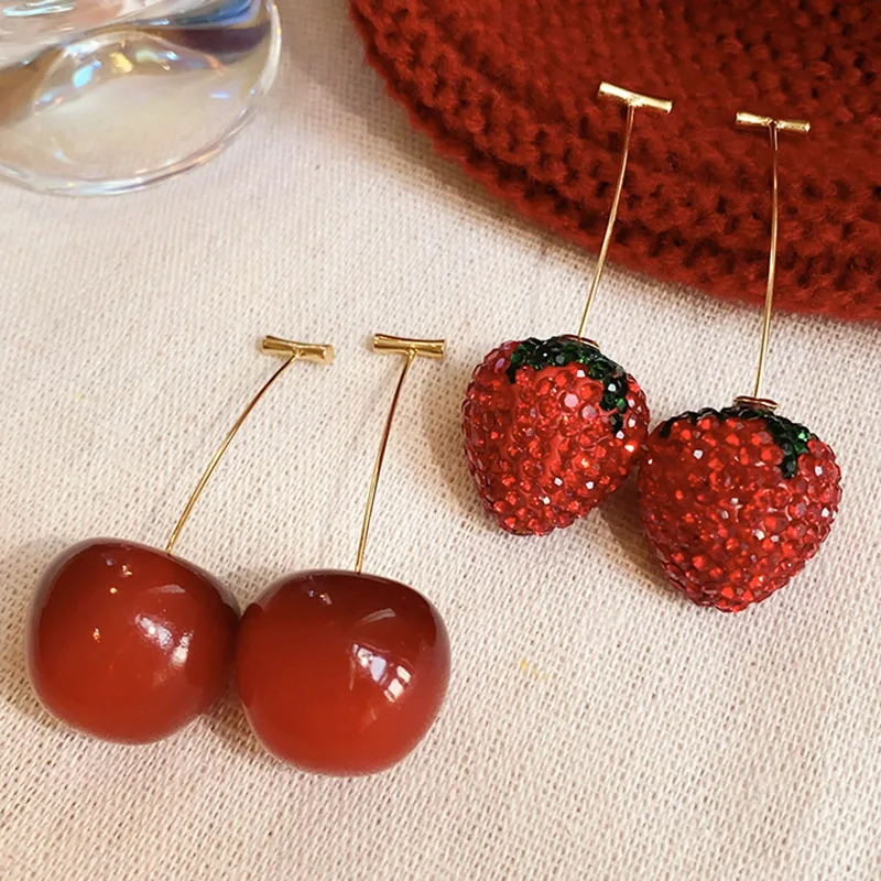 Literarische Frische Harz-Kirsch-Ohrhänger für Damen, Exquisite Strass-Erdbeer-Tropfenohrringe, Kreatives Design-Schmuckgeschenk N